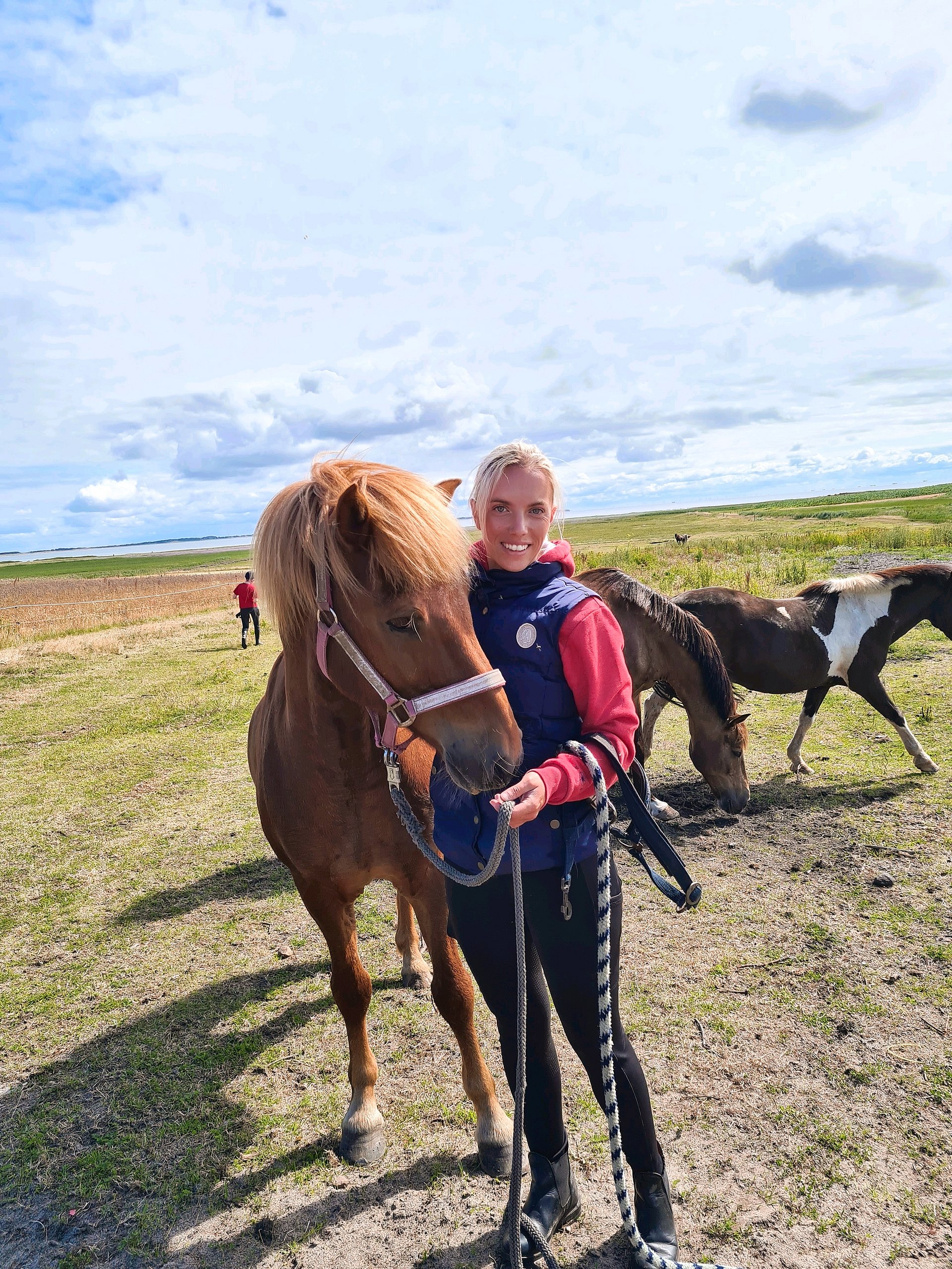 Juli Lützner mit einem Pferd