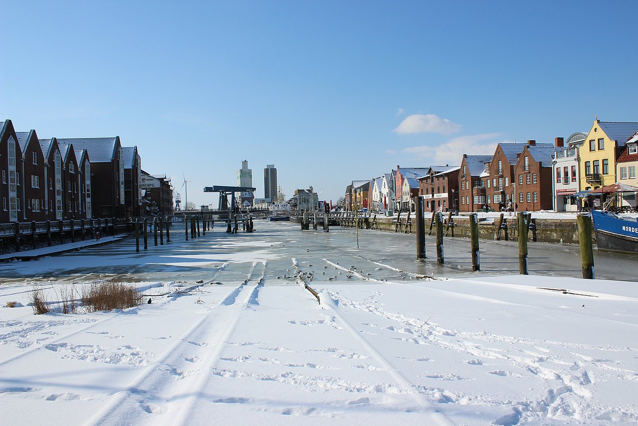 Husumer Hafen Slipanlage Winter