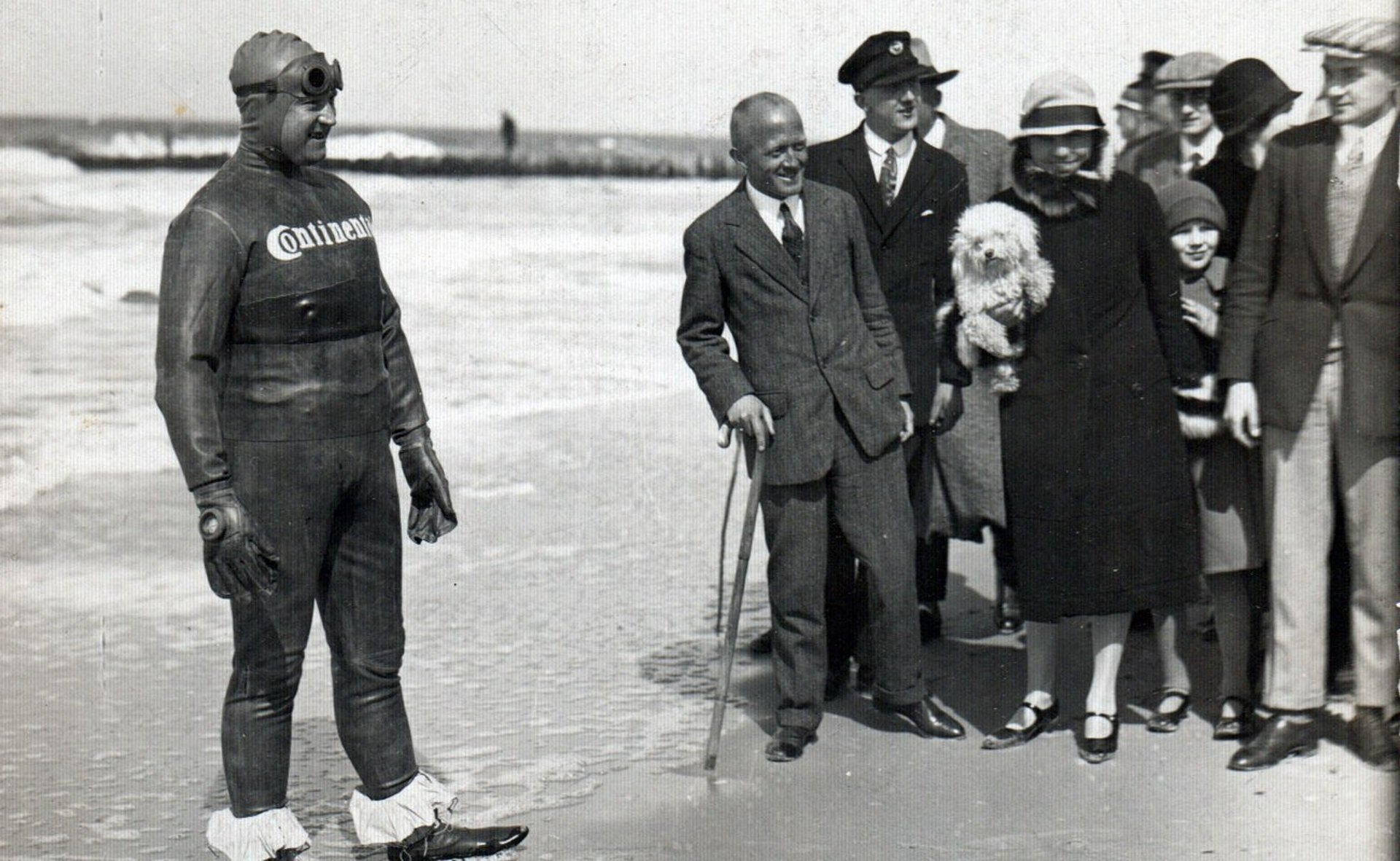 Otto Kemmerich im Gummianzug am Strand