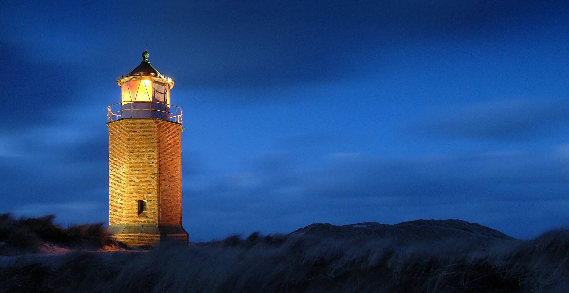 Leuchtturm auf Sylt bei Nacht