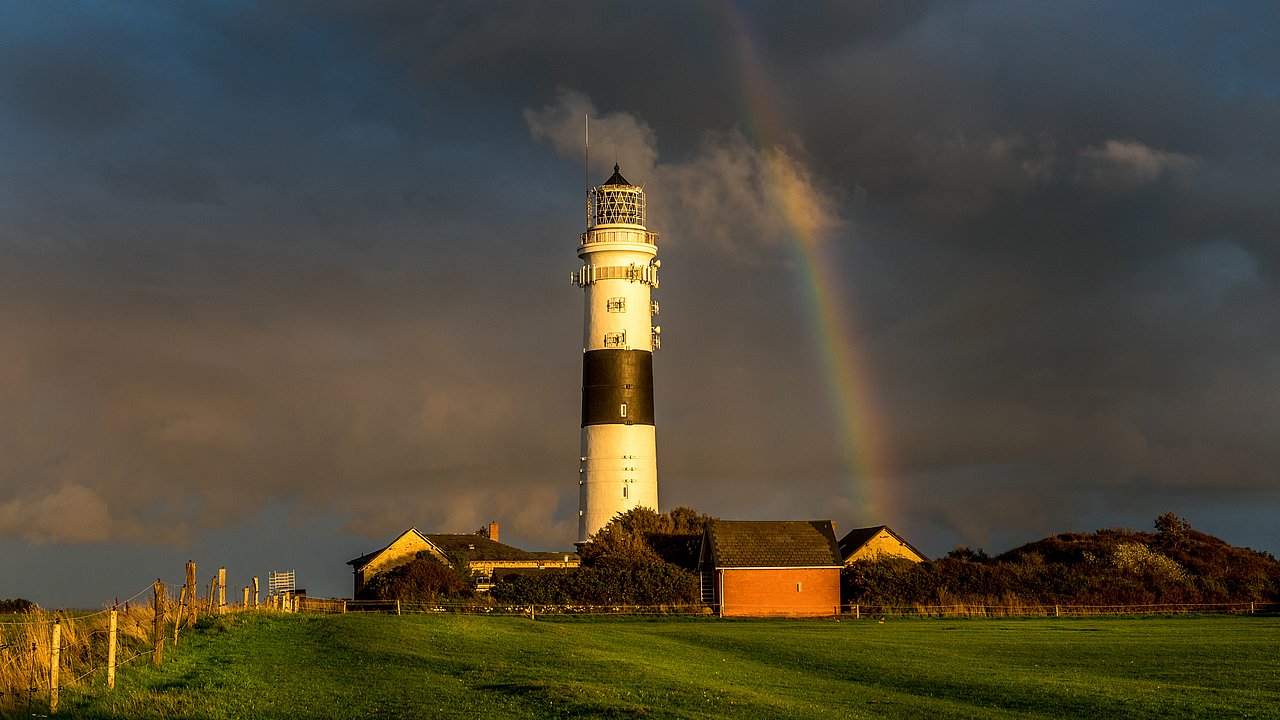Leuchtturm Kampen mit Regenbogen