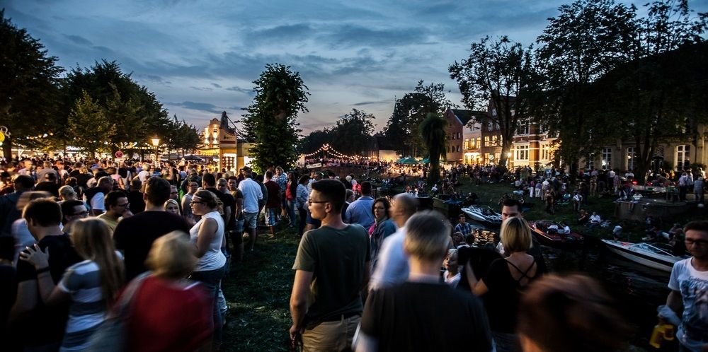 Das Lampionfest in Friedrichstadt am Abend
