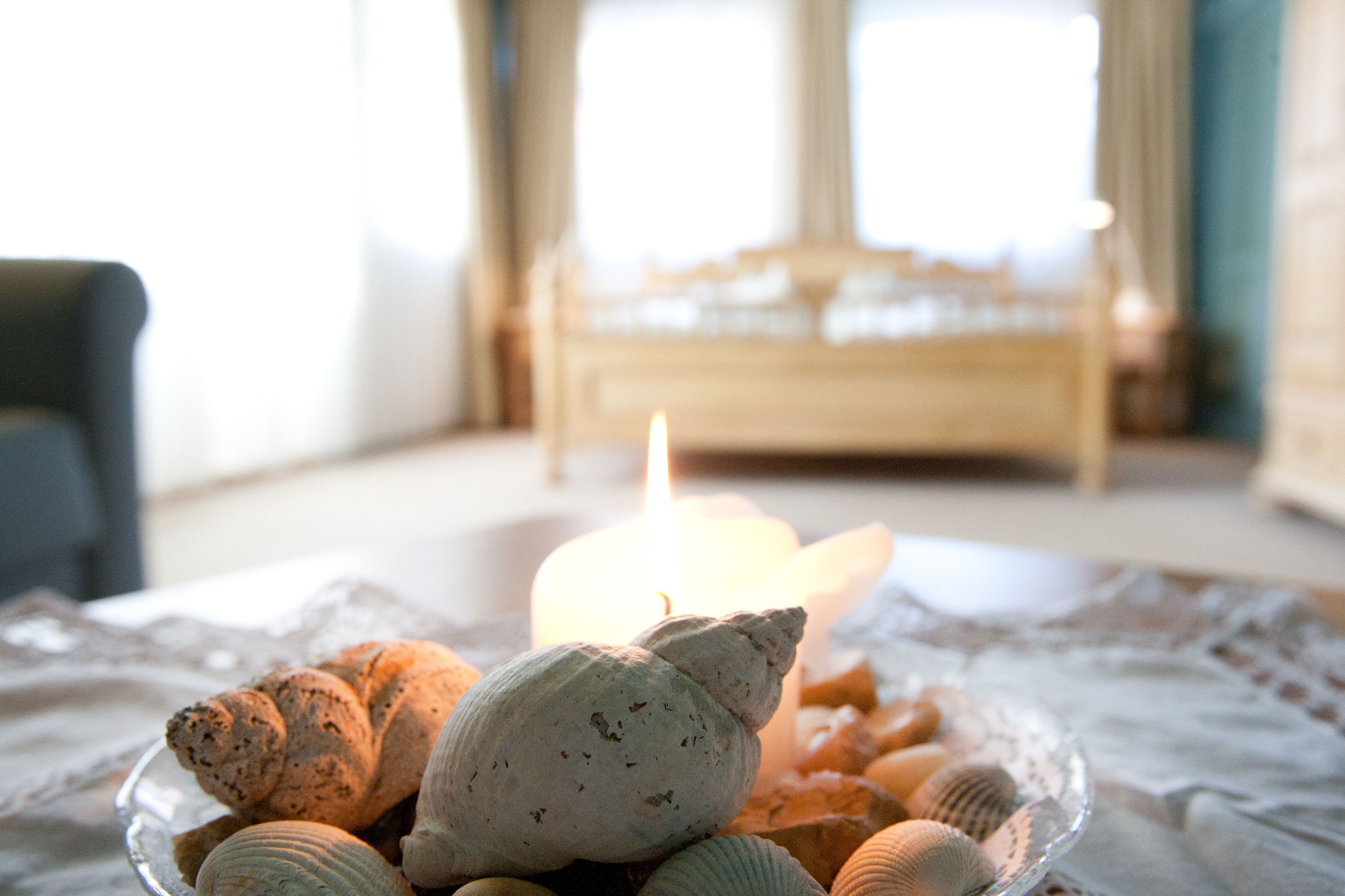 Ein Doppelzimmer im Hotel, mit Blick auf Muscheln als Dekoration