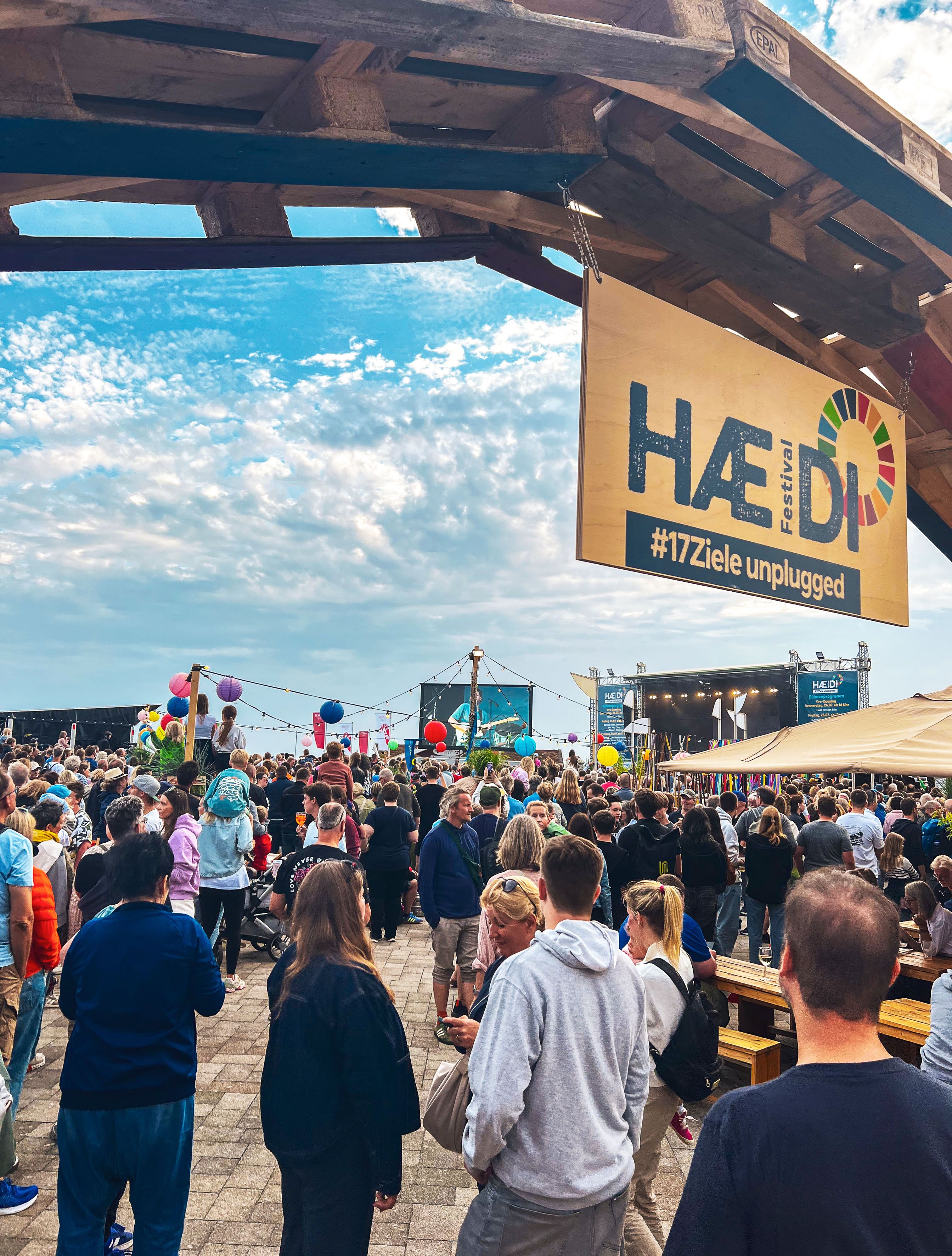 Der Eingangsbereich des Festivals auf der Promenade von SPO.