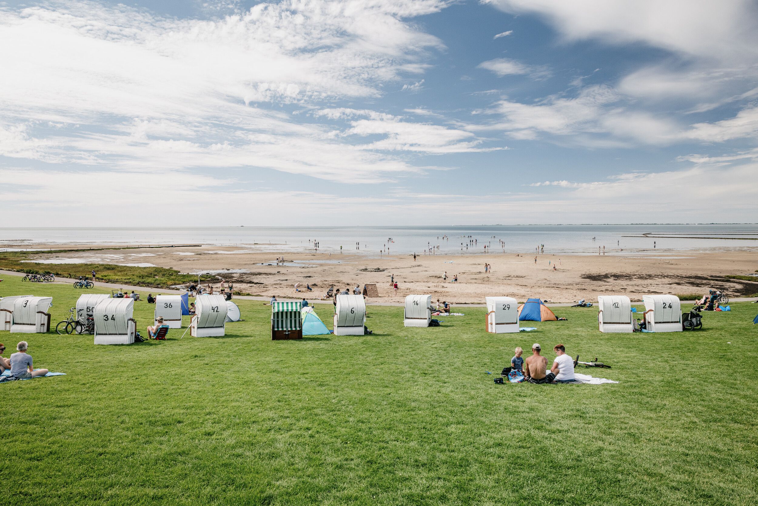 Entspannung beim Kurzurlaub am Nordstrand mit Blick auf die Nordsee.