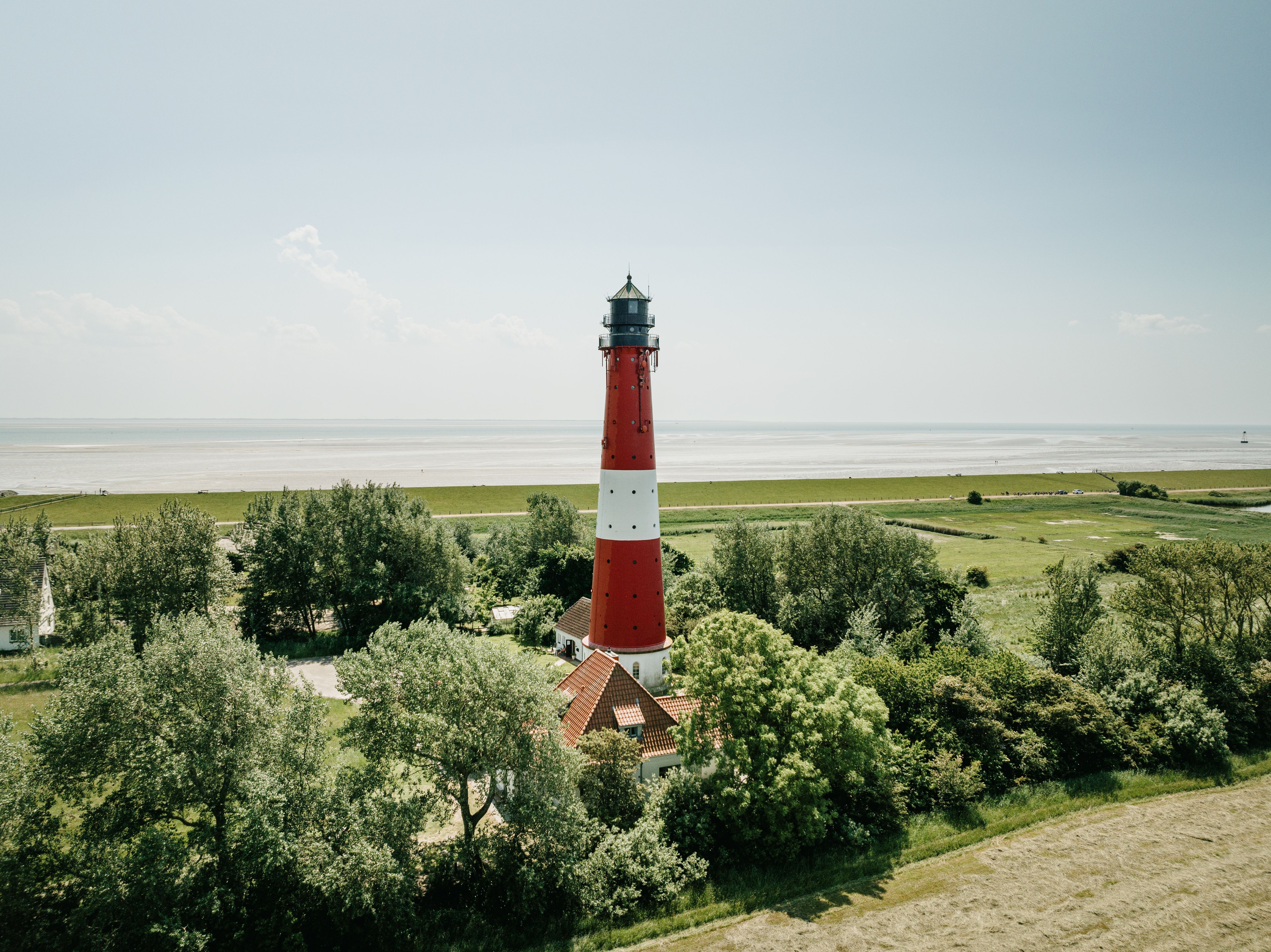 Wahrzeichen Pellworms ist der Leuchtturm