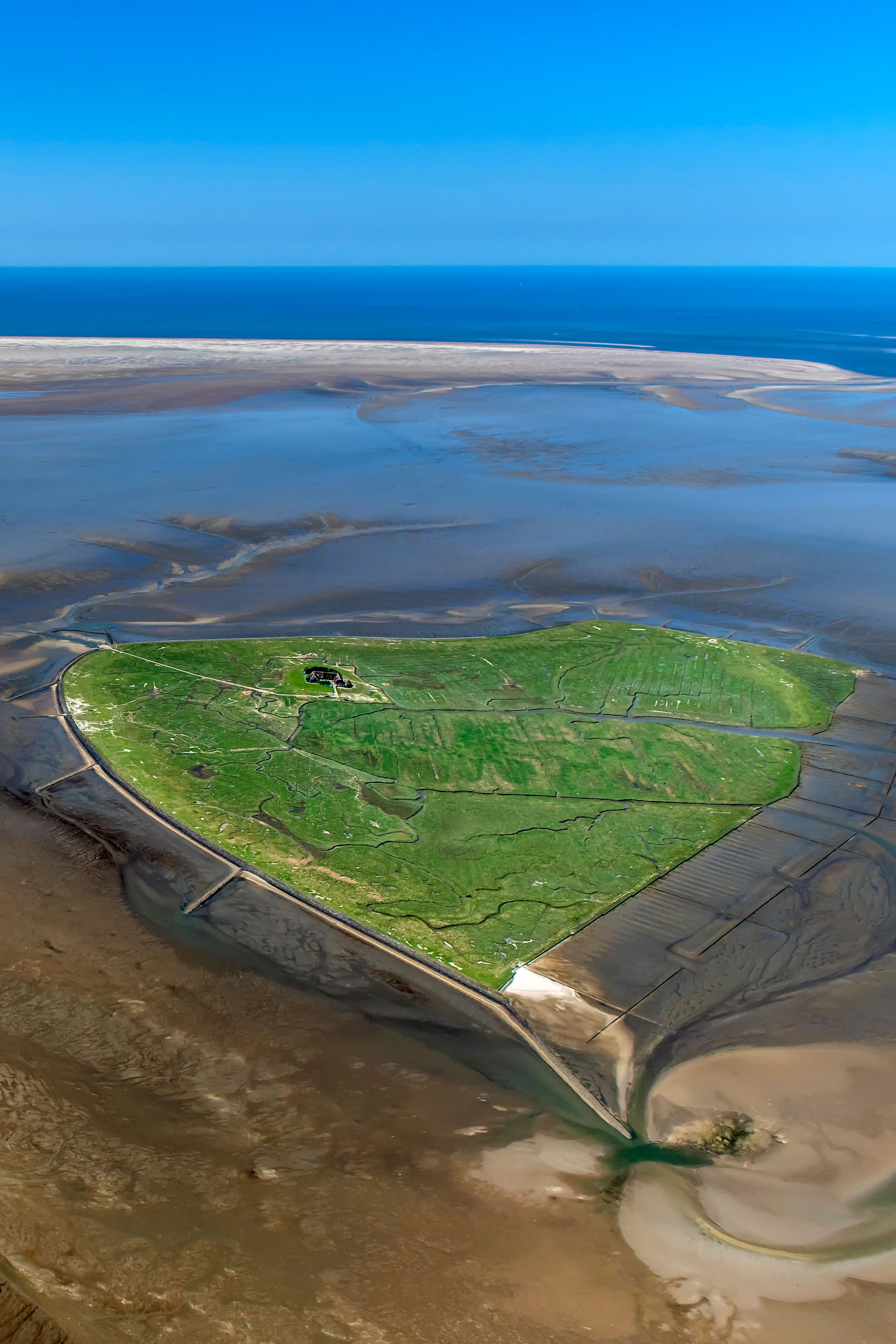 Blick auf Hallig Süderoog von oben