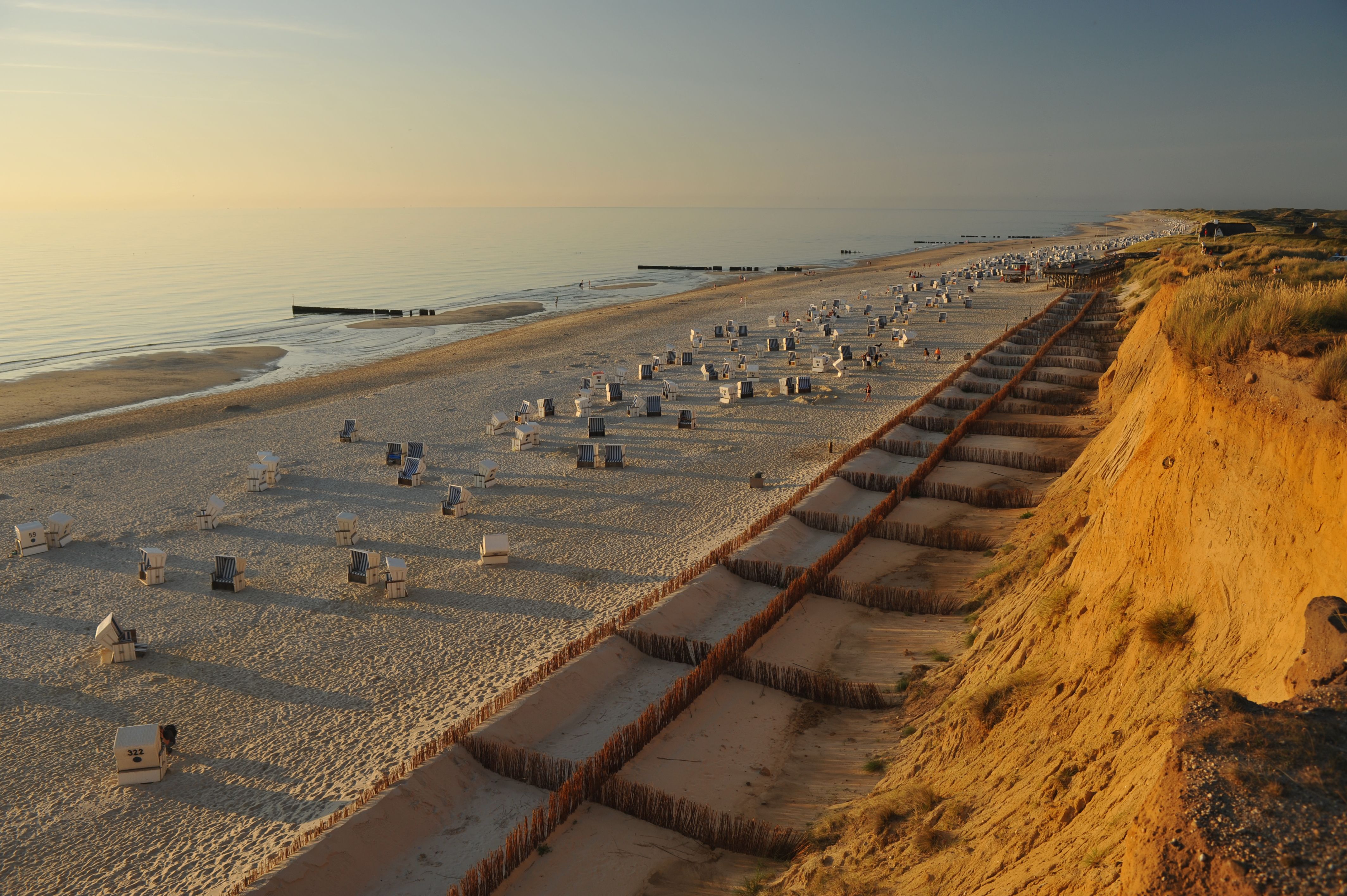 Rotes Kliff Kampen mit Blick auf den Strand