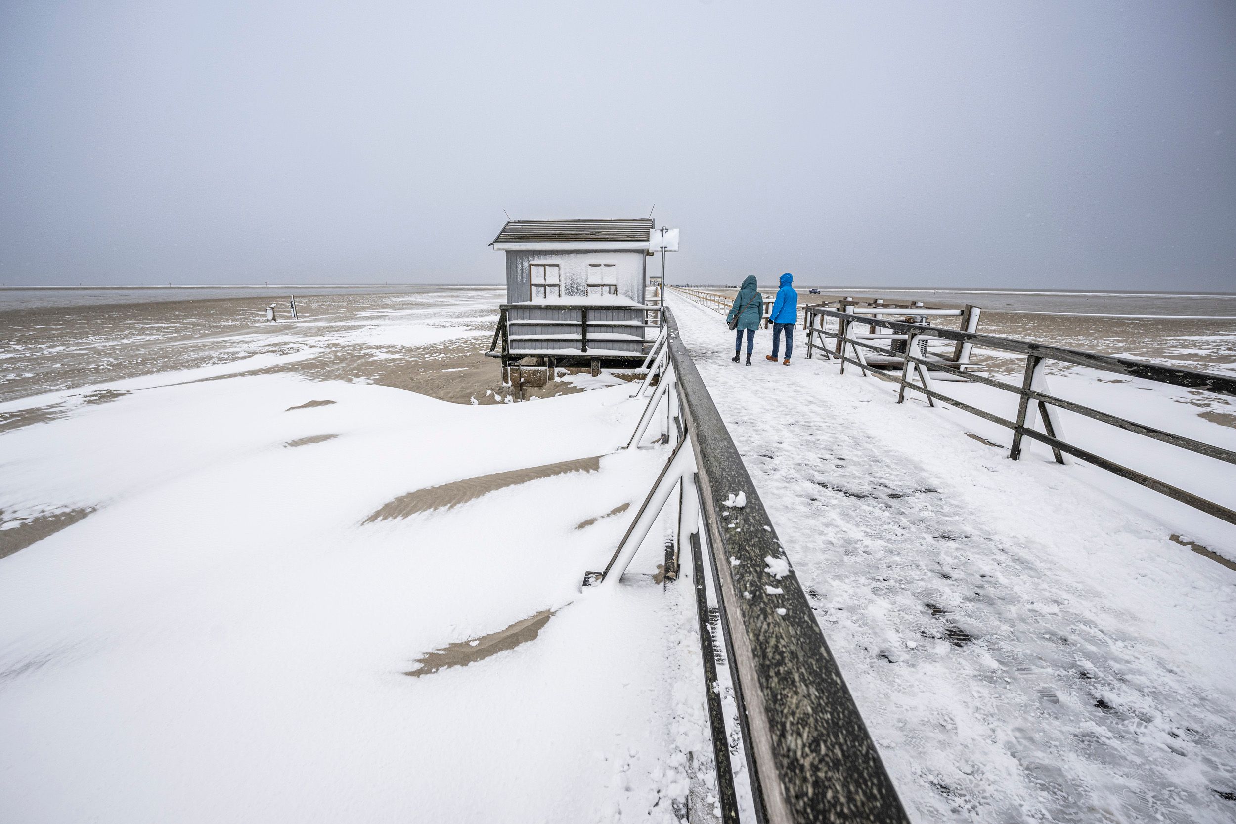 Spaziergang auf der Seebrücke in St. Peter-Ording