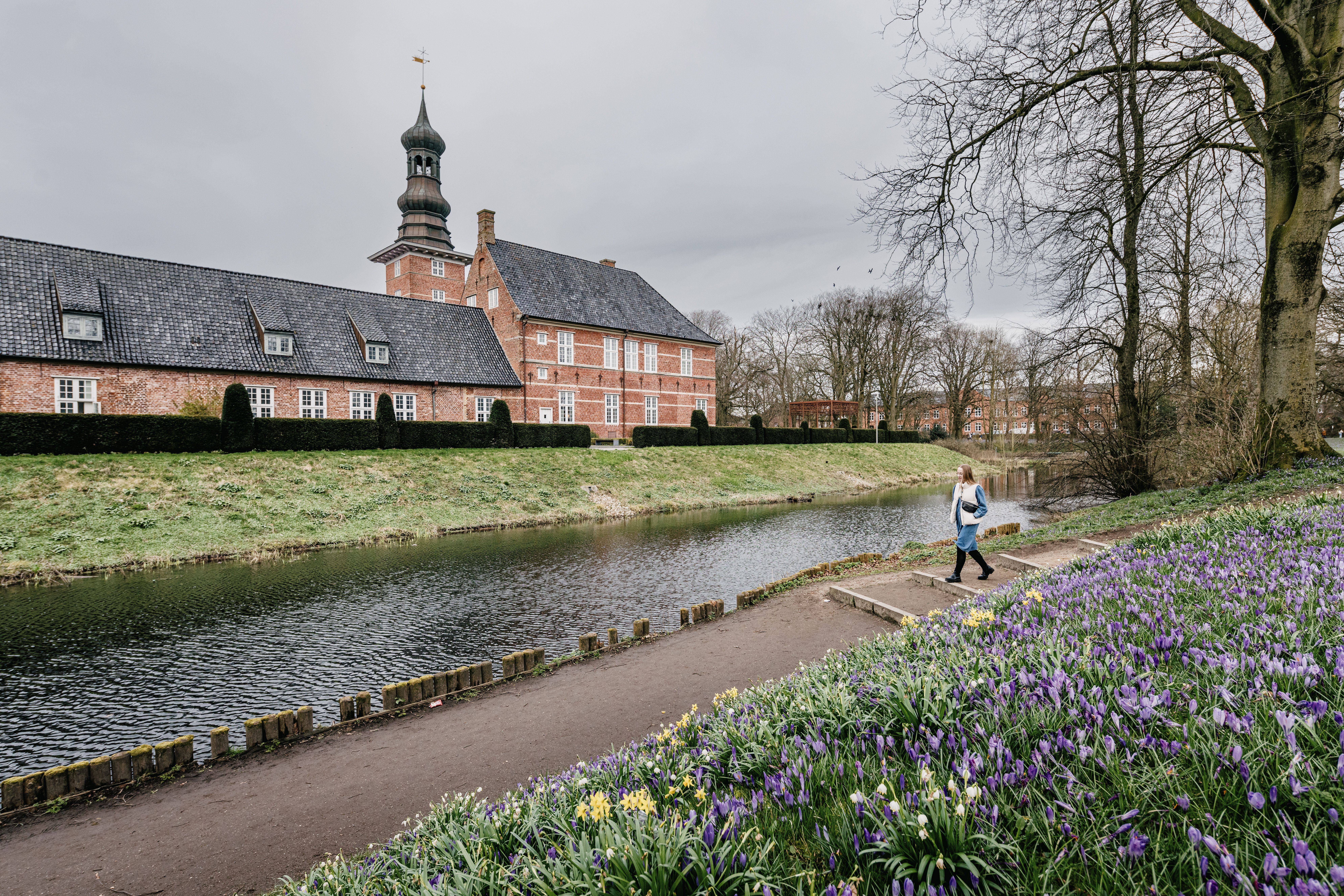 Spaziergang vor dem Schloss vor Husum