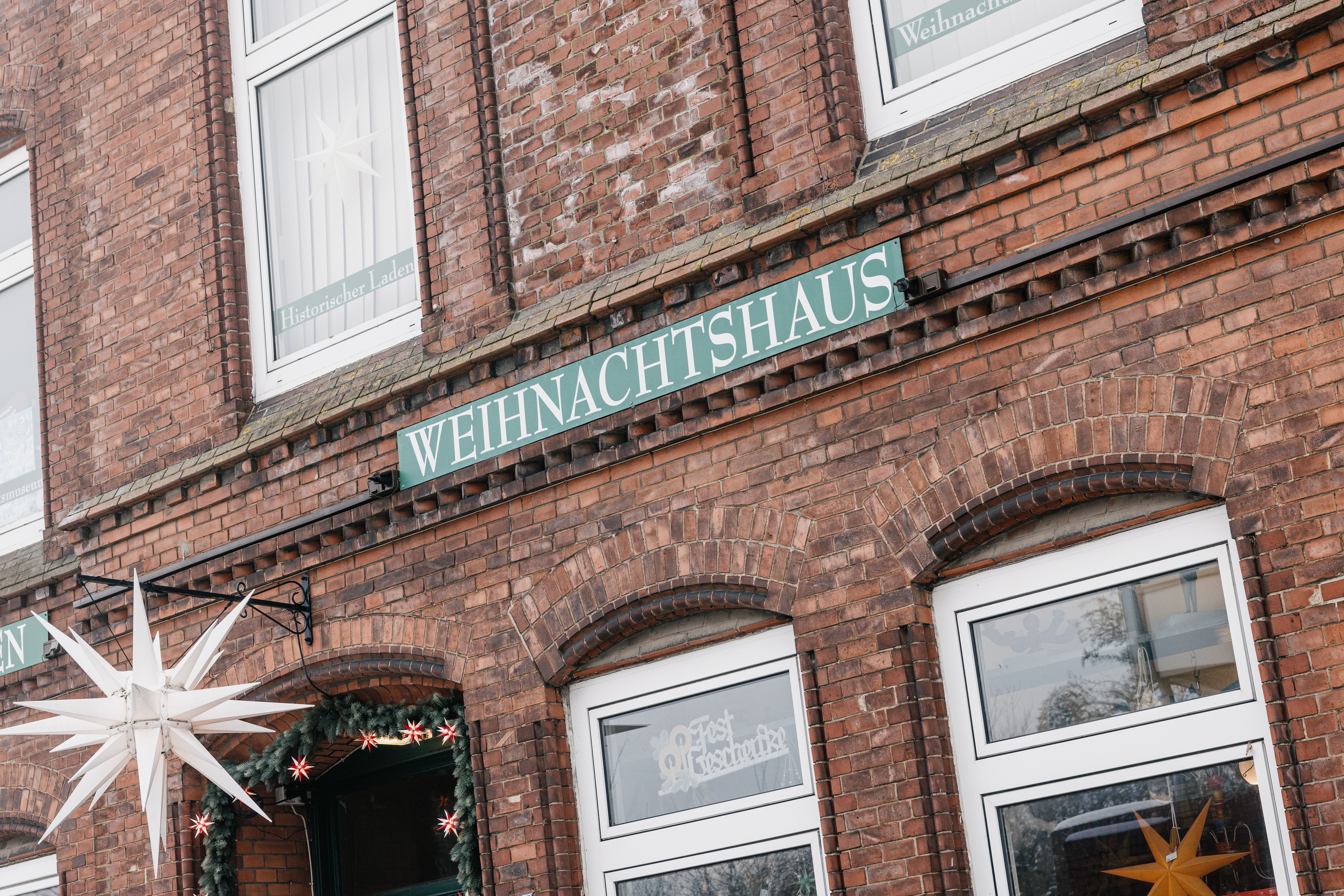 Weihnachtshaus von außen in Husum