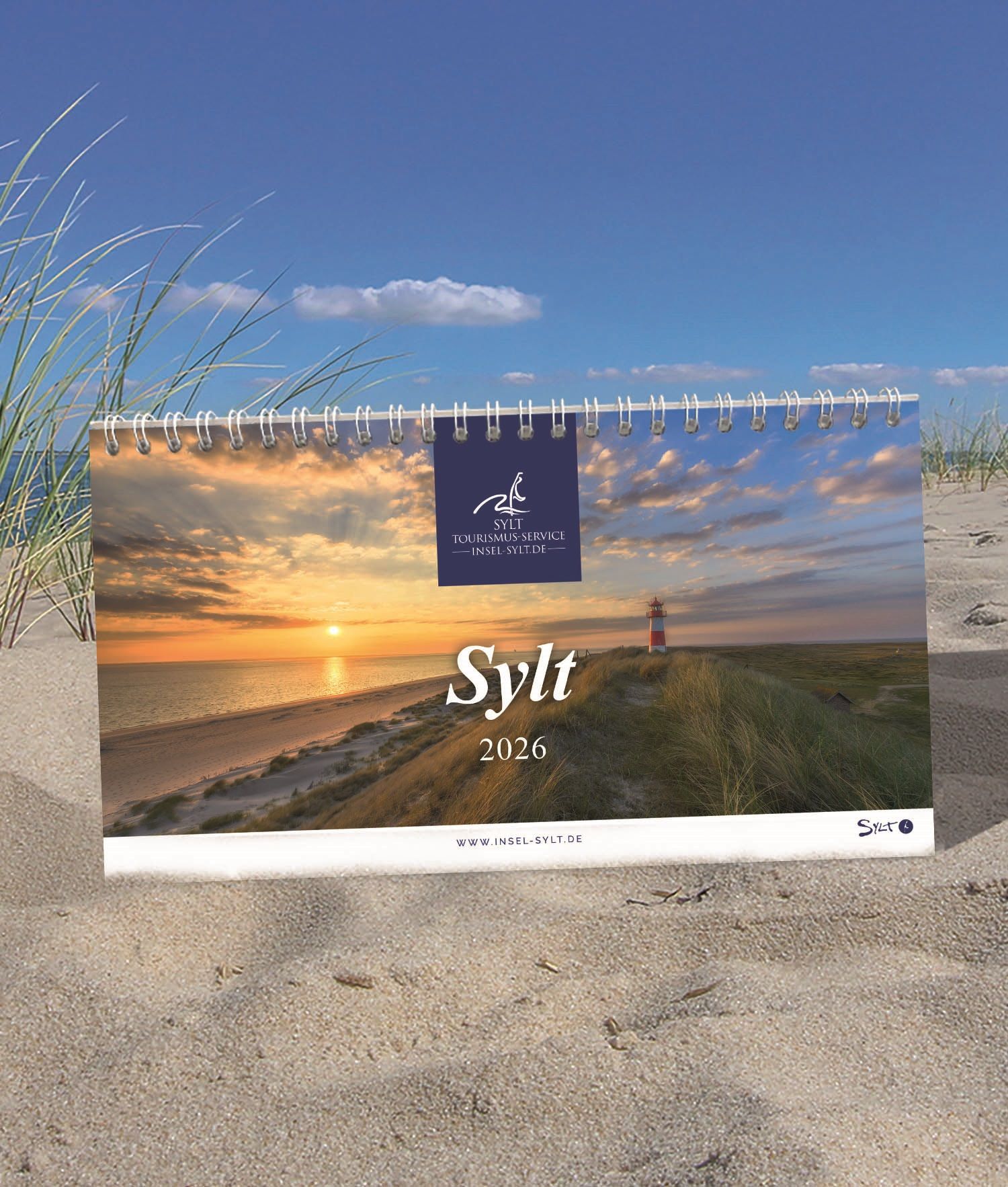 Der Sylter Postkartenkalender steht im Sand
