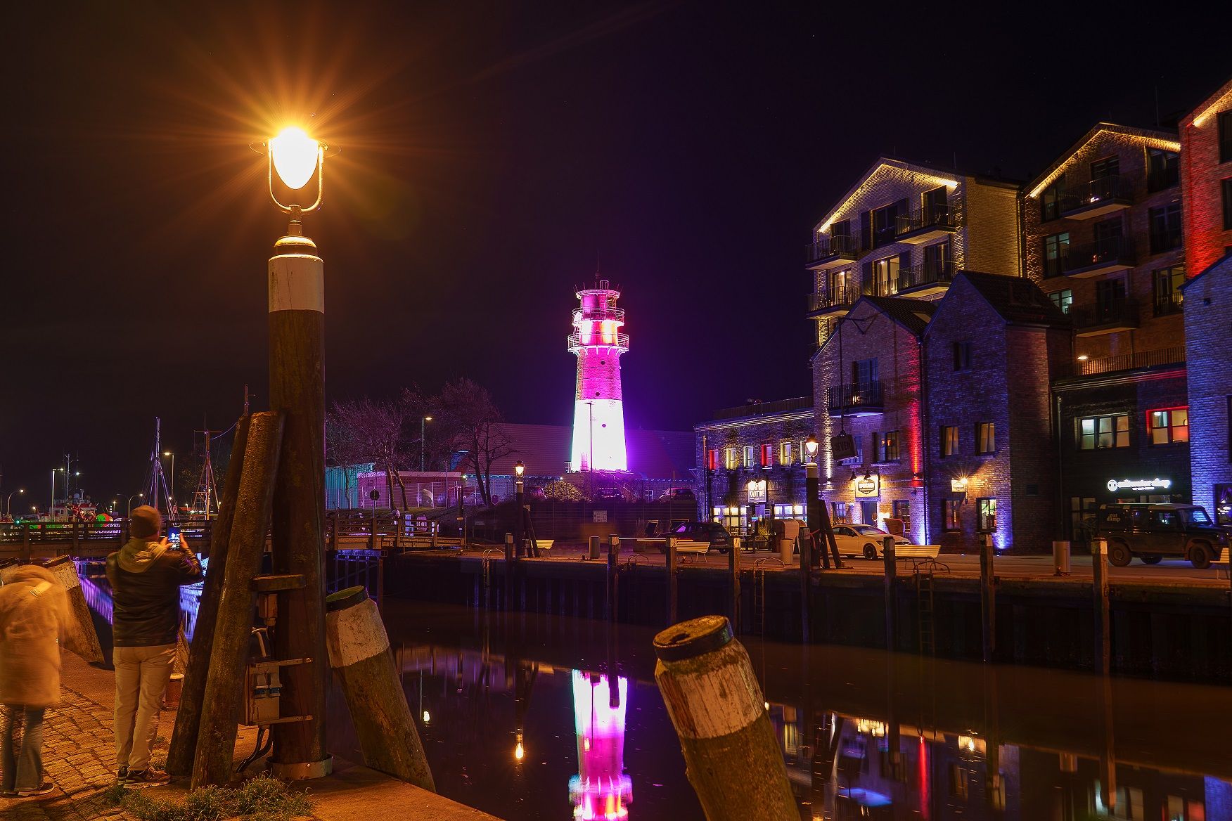 Der Büsumer Museumshafen mit dem Leuchtturm. – Foto: TMS Büsum GmbH 
