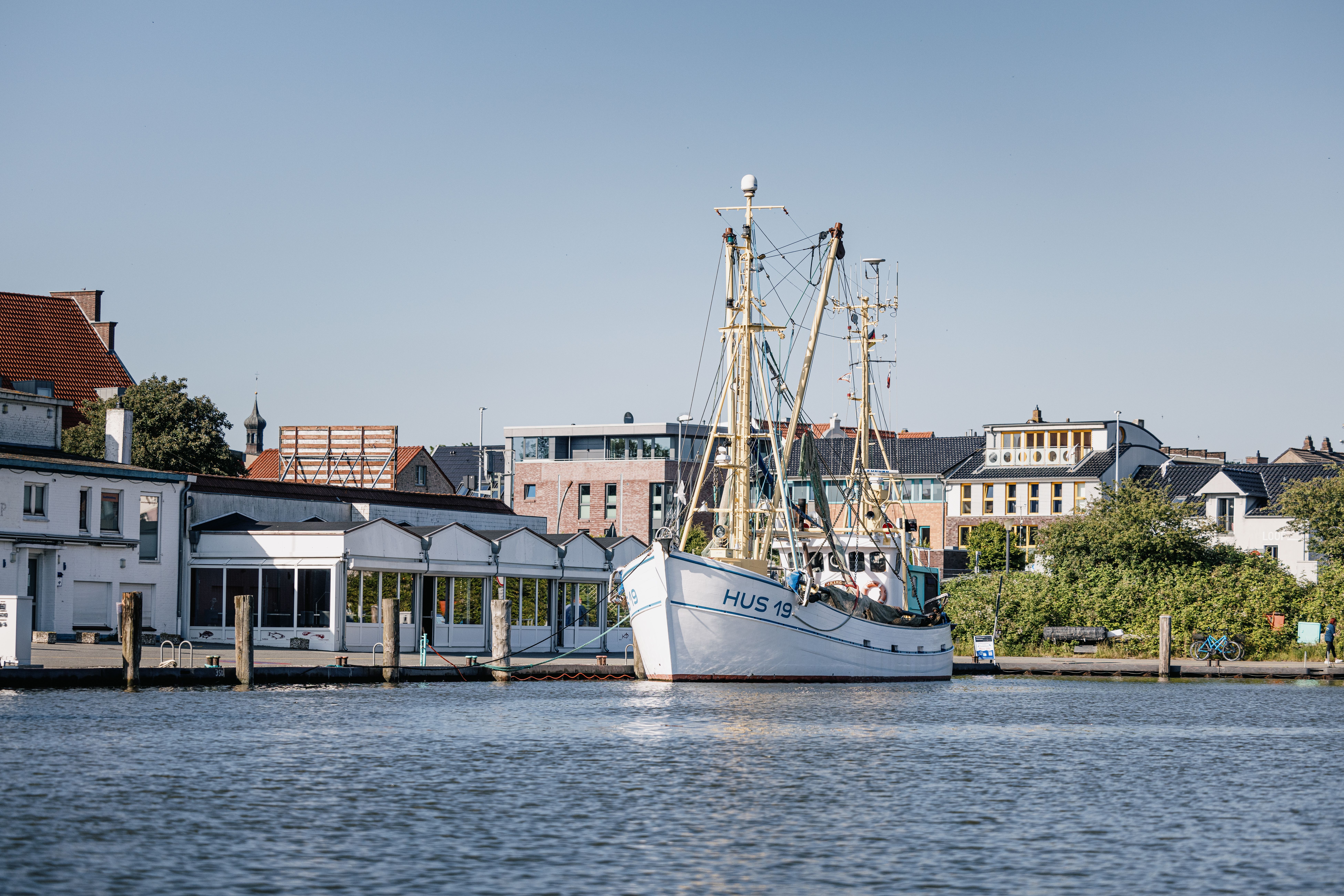 Kutter und Segelboote in Husum am Außenhafen