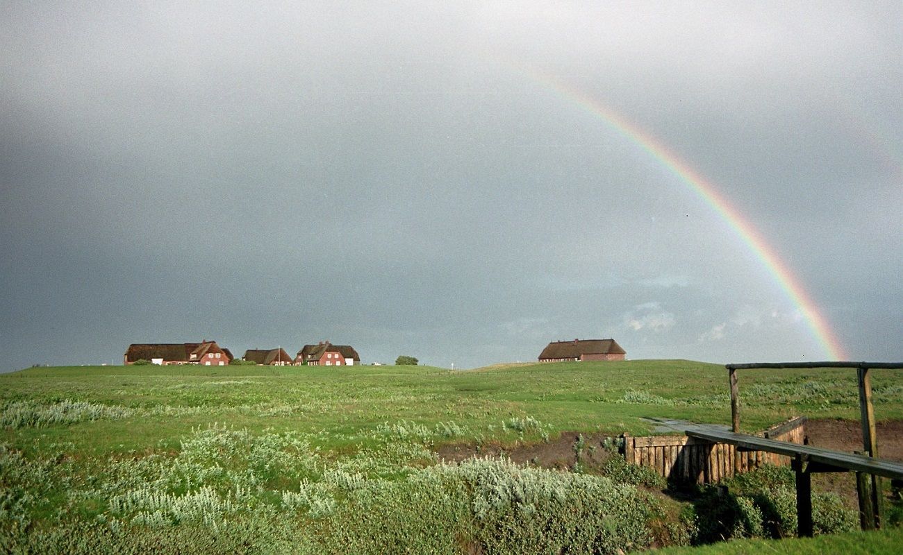 Ein Regenbogen auf Hallig Gröde