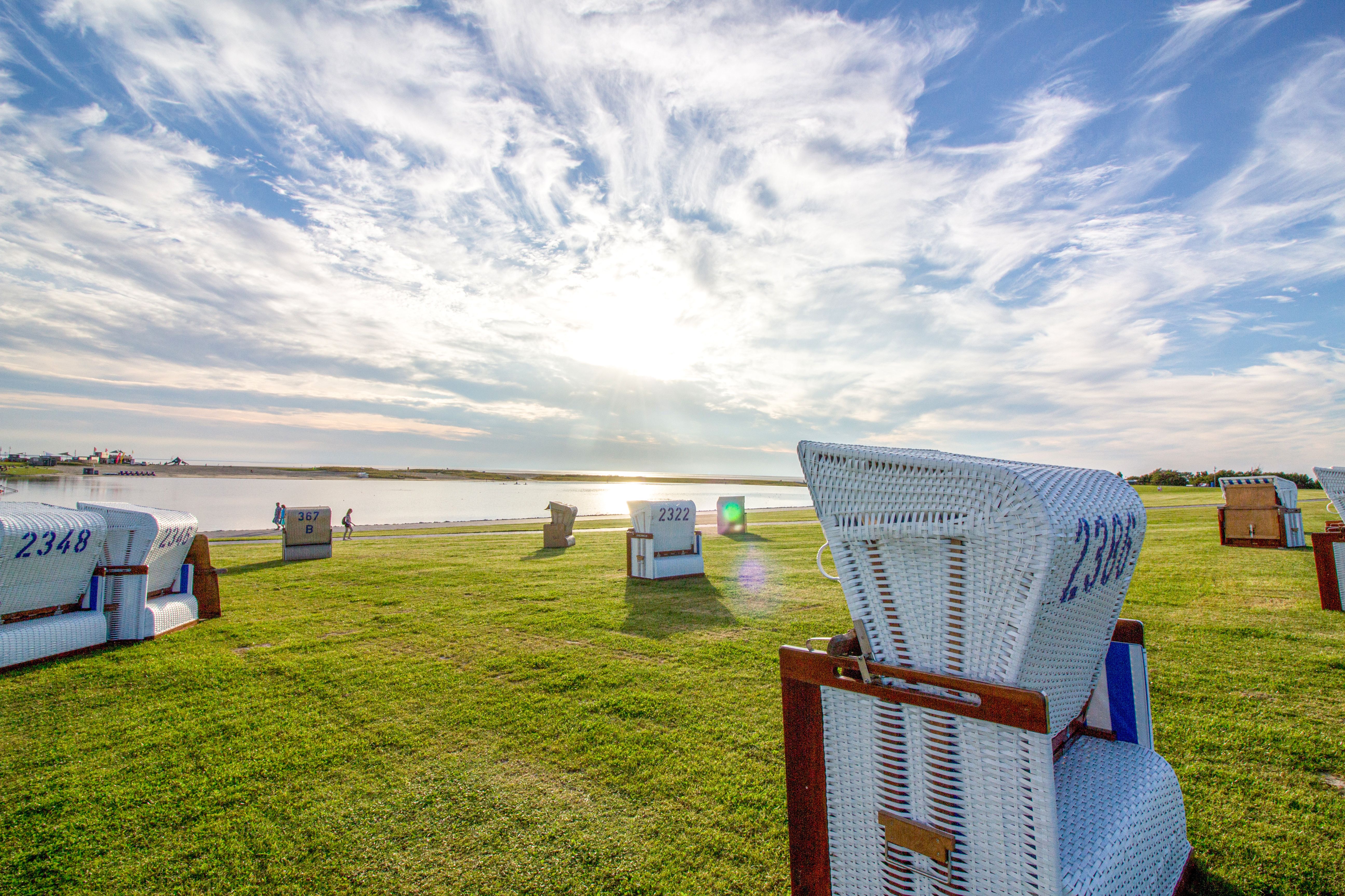 Strandkörbe an der Lagune in Büsum