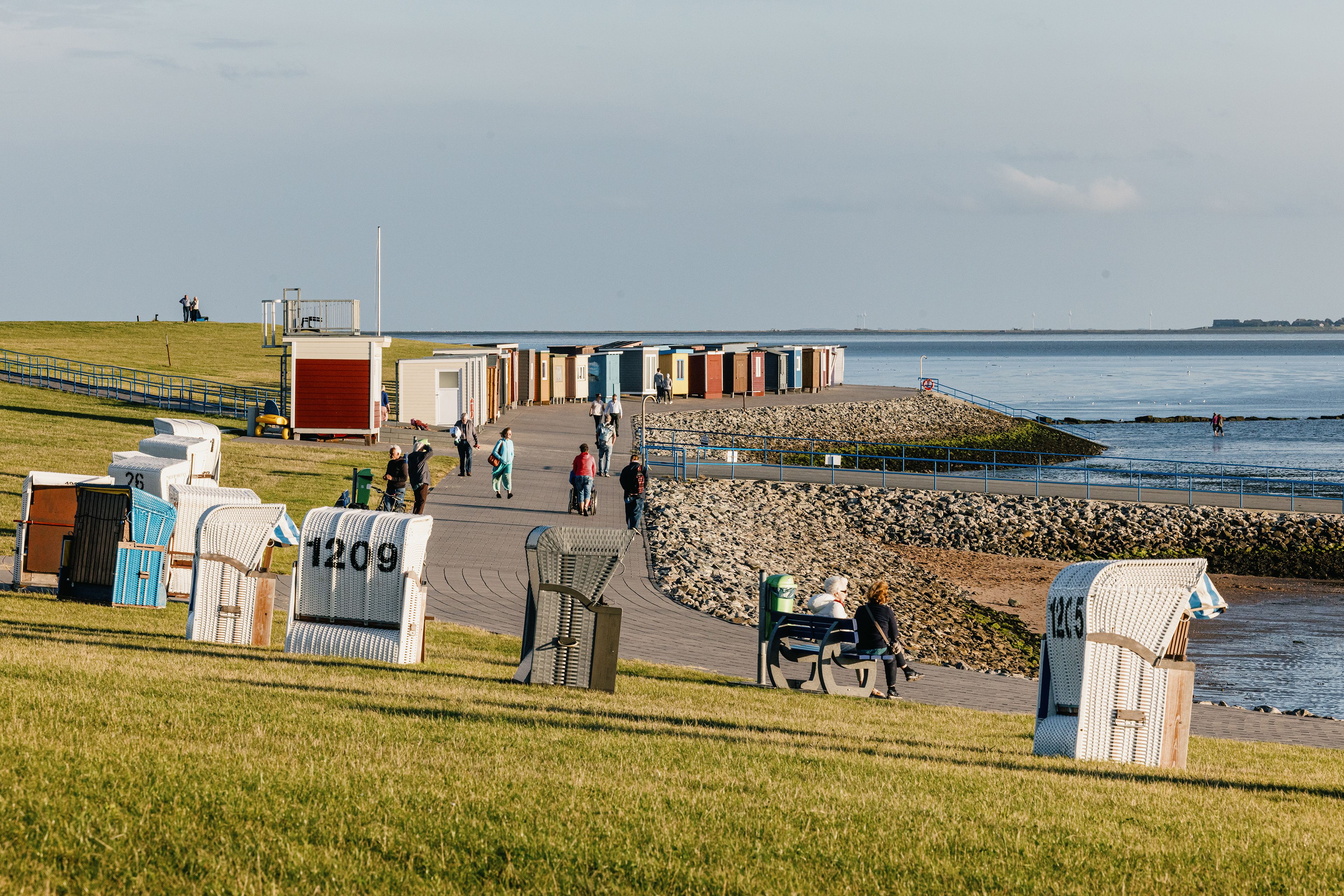 Die Badebucht mit den bekannten Dagebüller Badehütten. – Foto: Nordseeküste Nordfriesland_Markus Rohrbacher