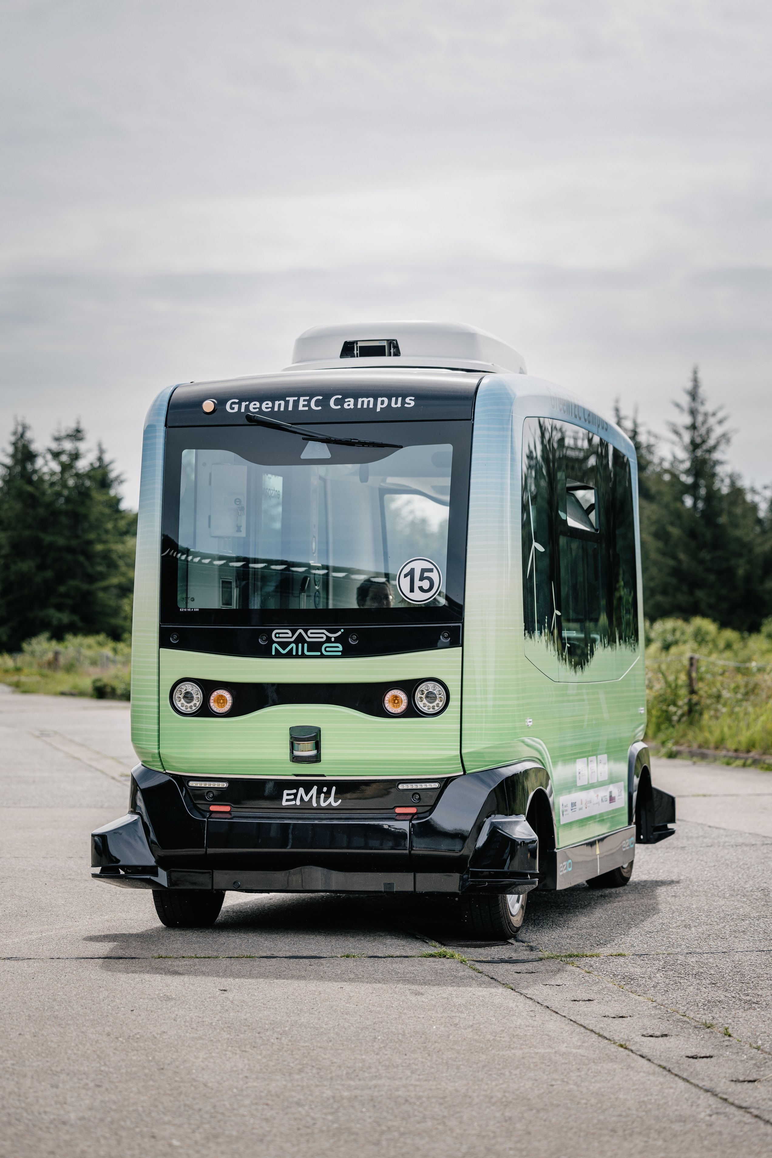 Ein autonomfahrender Kleinstbus auf dem GreenTEC Campus