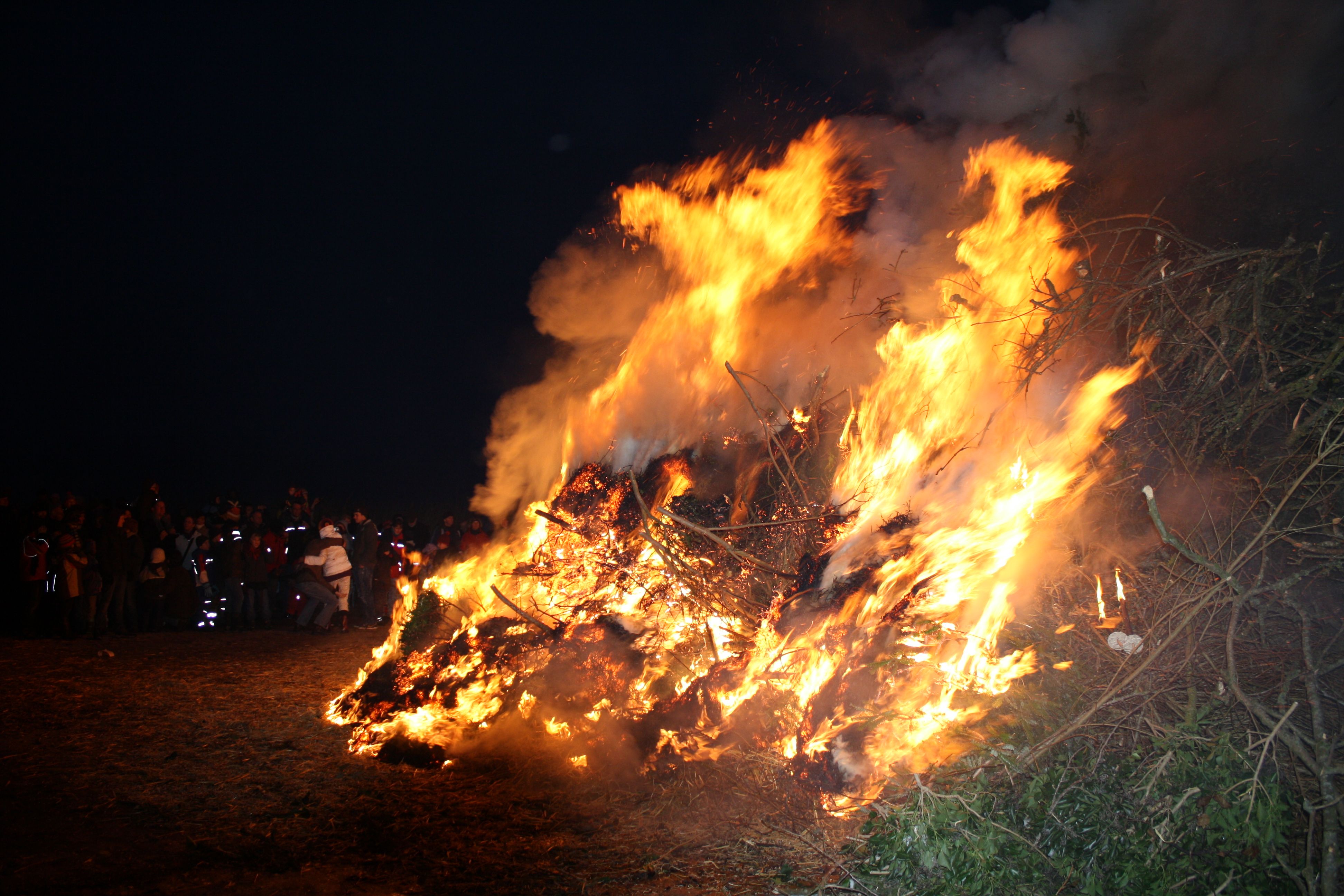 Biikebrennen ist ein traditionelles Feuerfest in Husum-Schobüll.