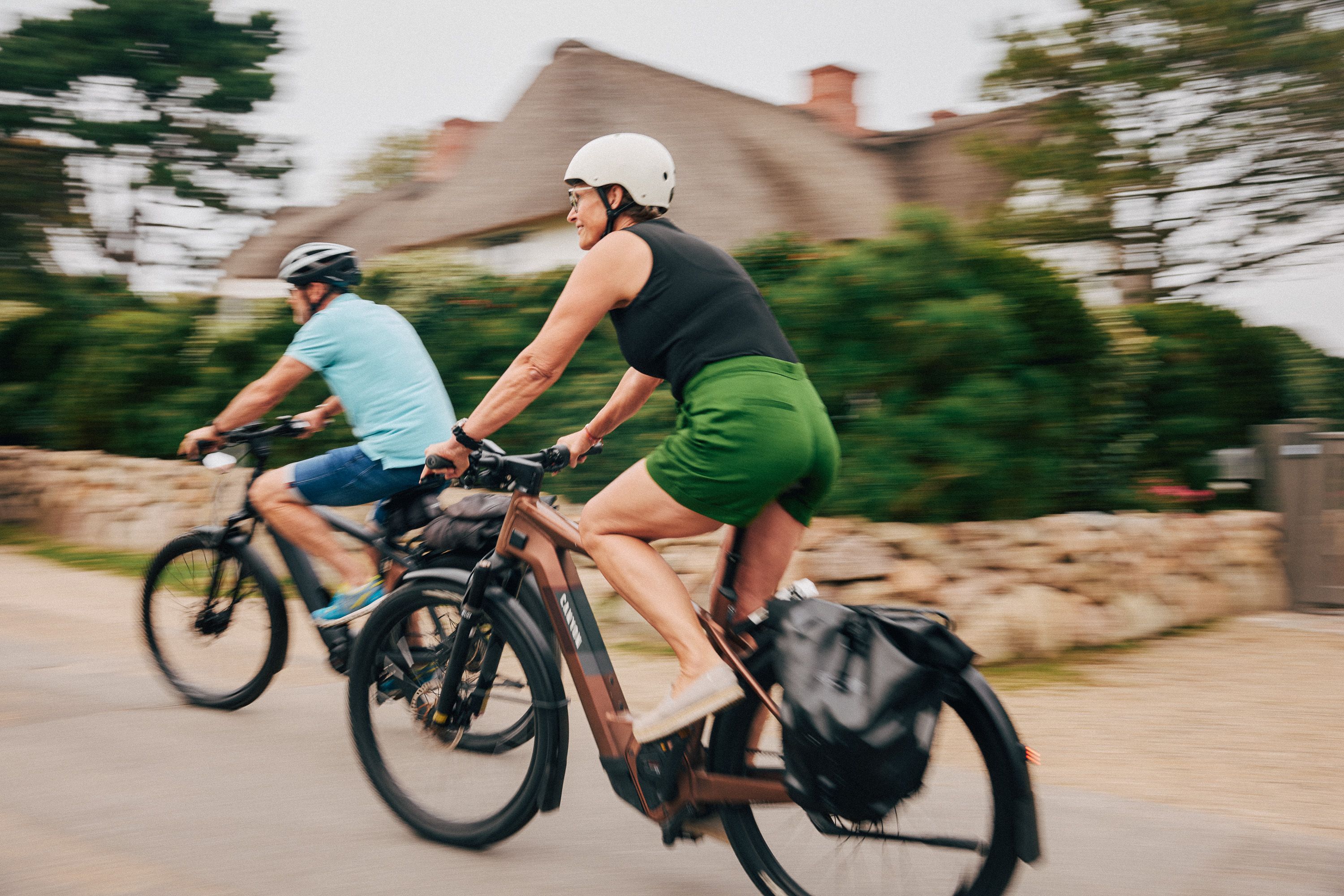 Zwei Fahrradfahrer unterwegs auf Sylt