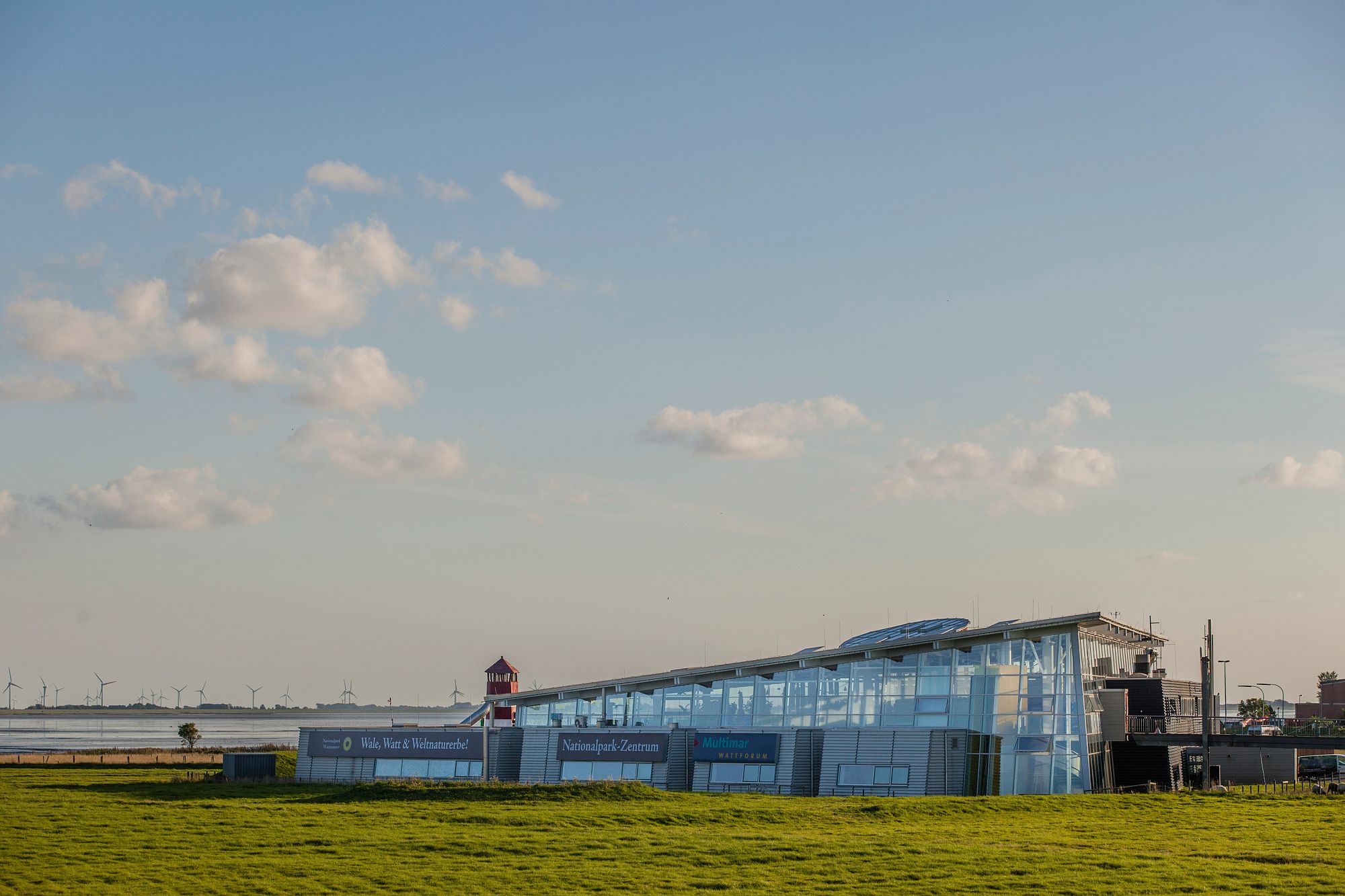 Das Gebäude des Multimar Wattforums von außen