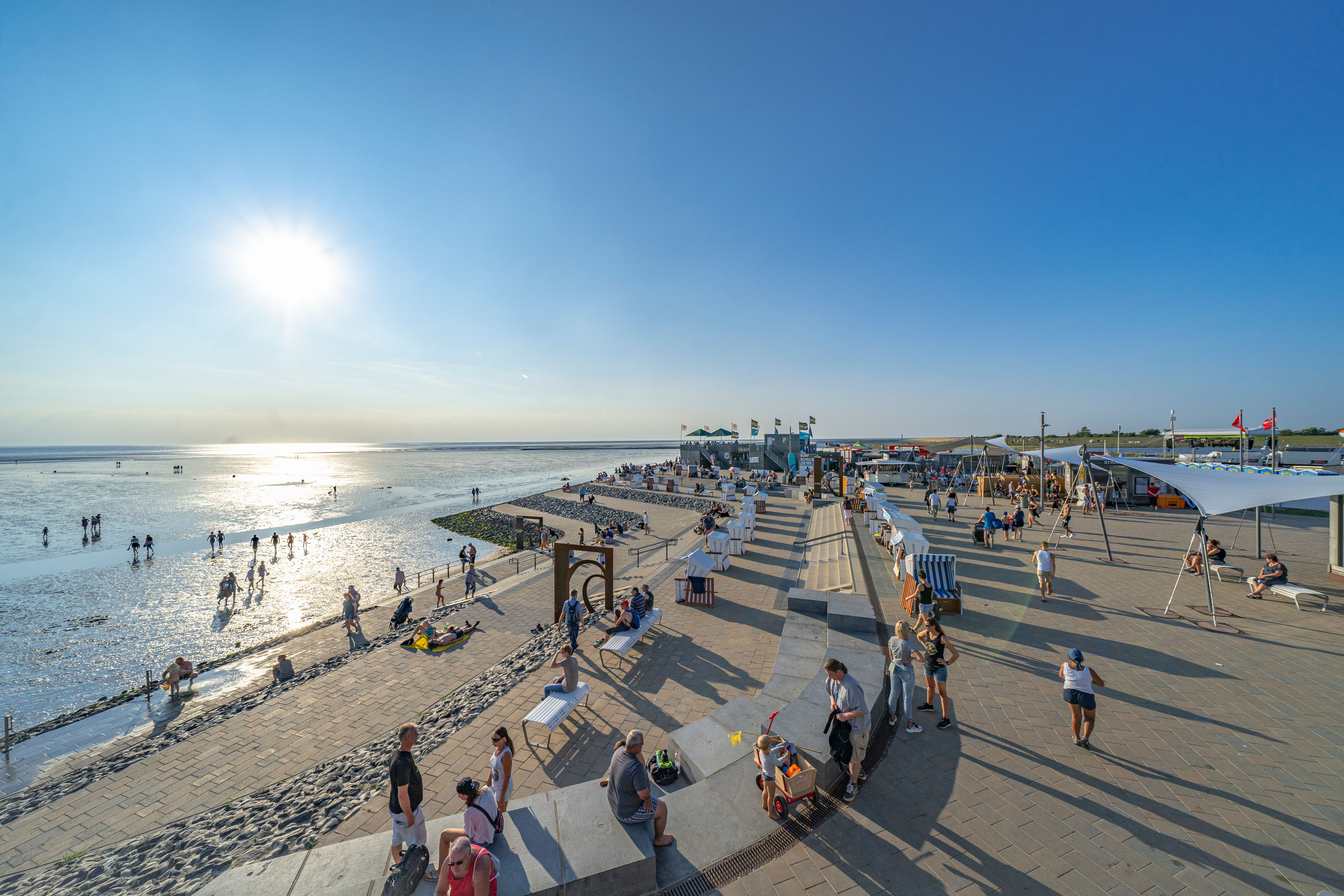 Blick auf den Seebrückenkopf der Familienlagune in Büsum