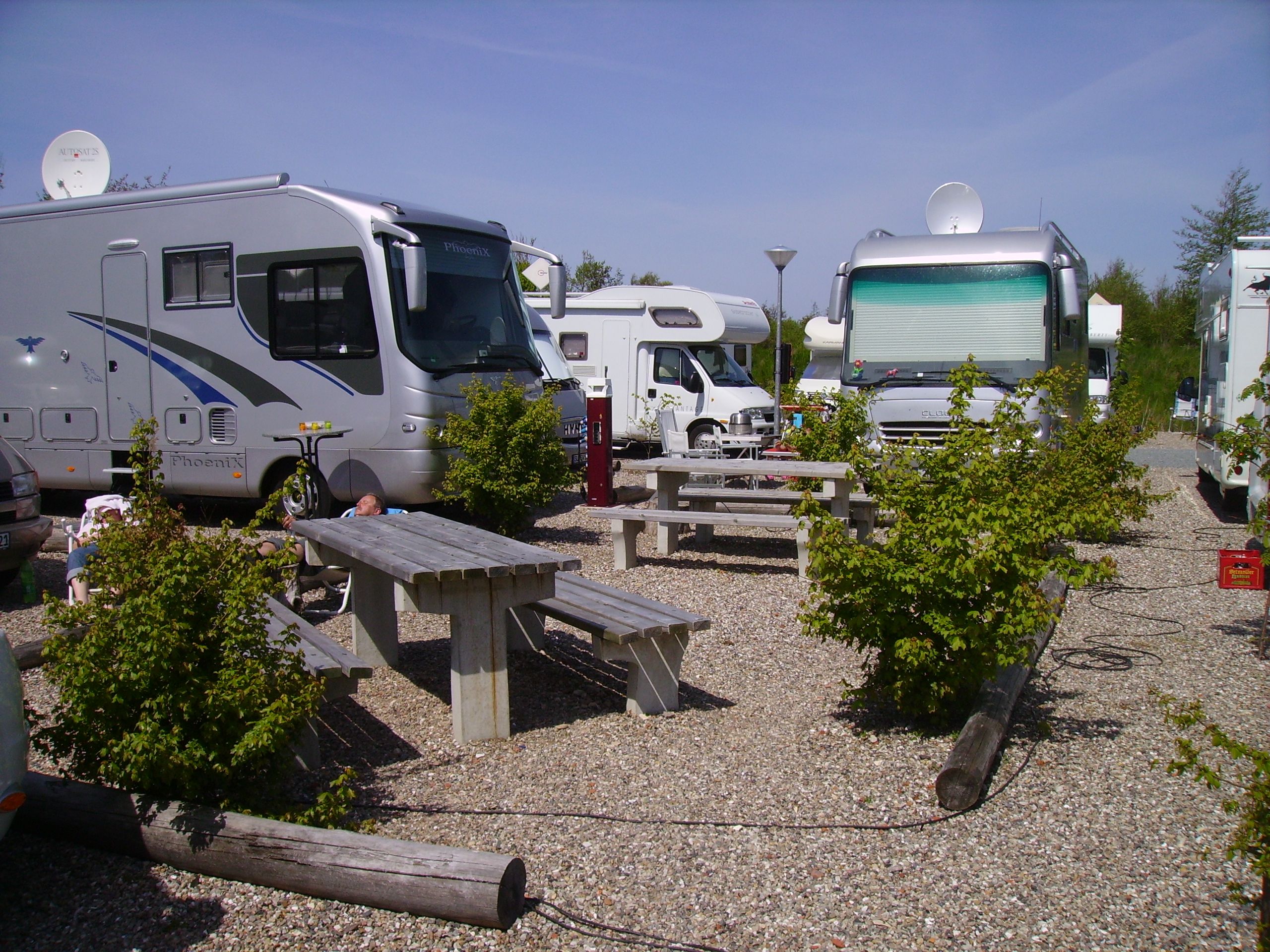 Wohnmobile stehen auf dem Reisemobilhafen St. Peter-Ording