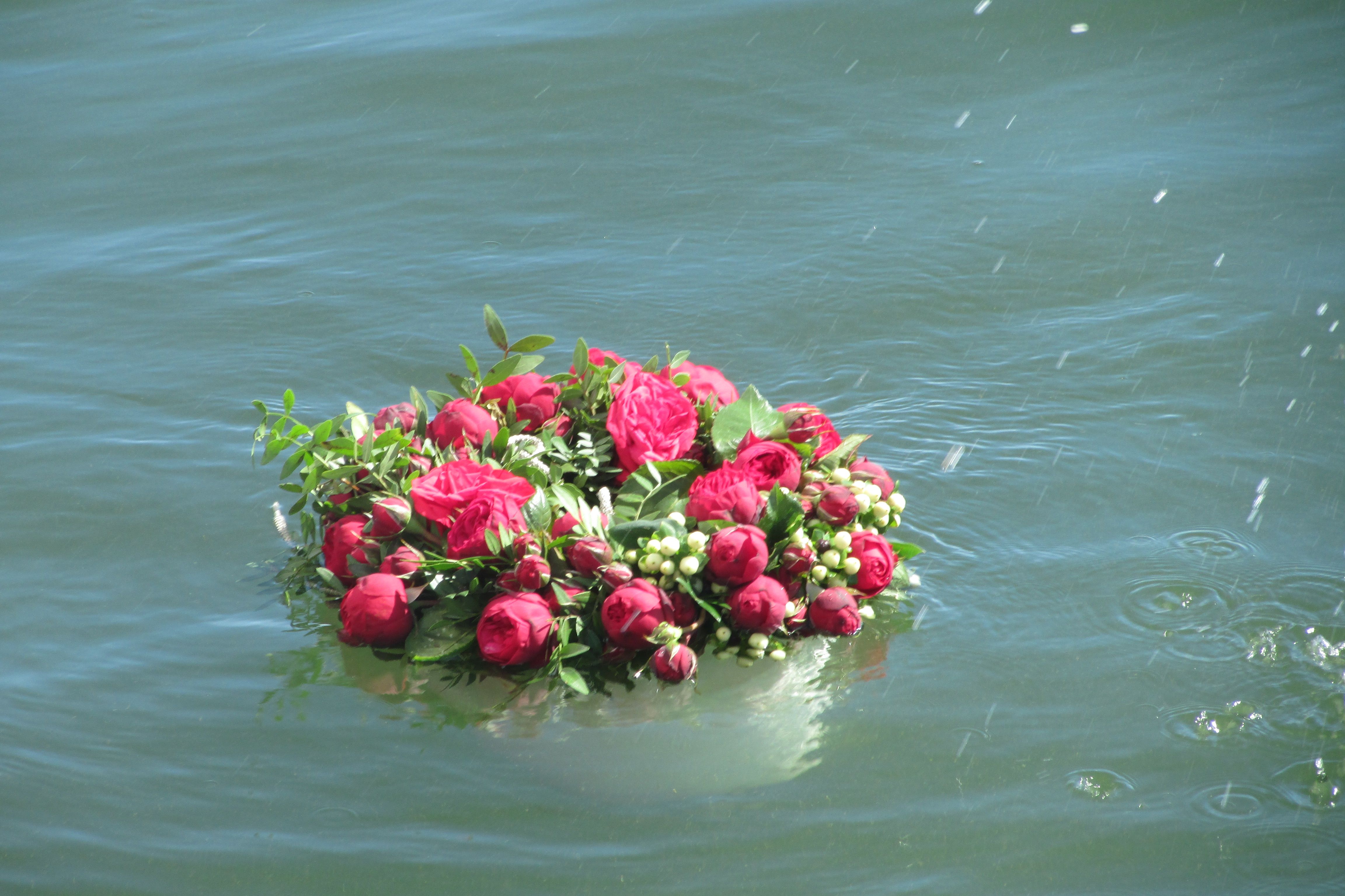 Blumen an der Beisetzungsposition