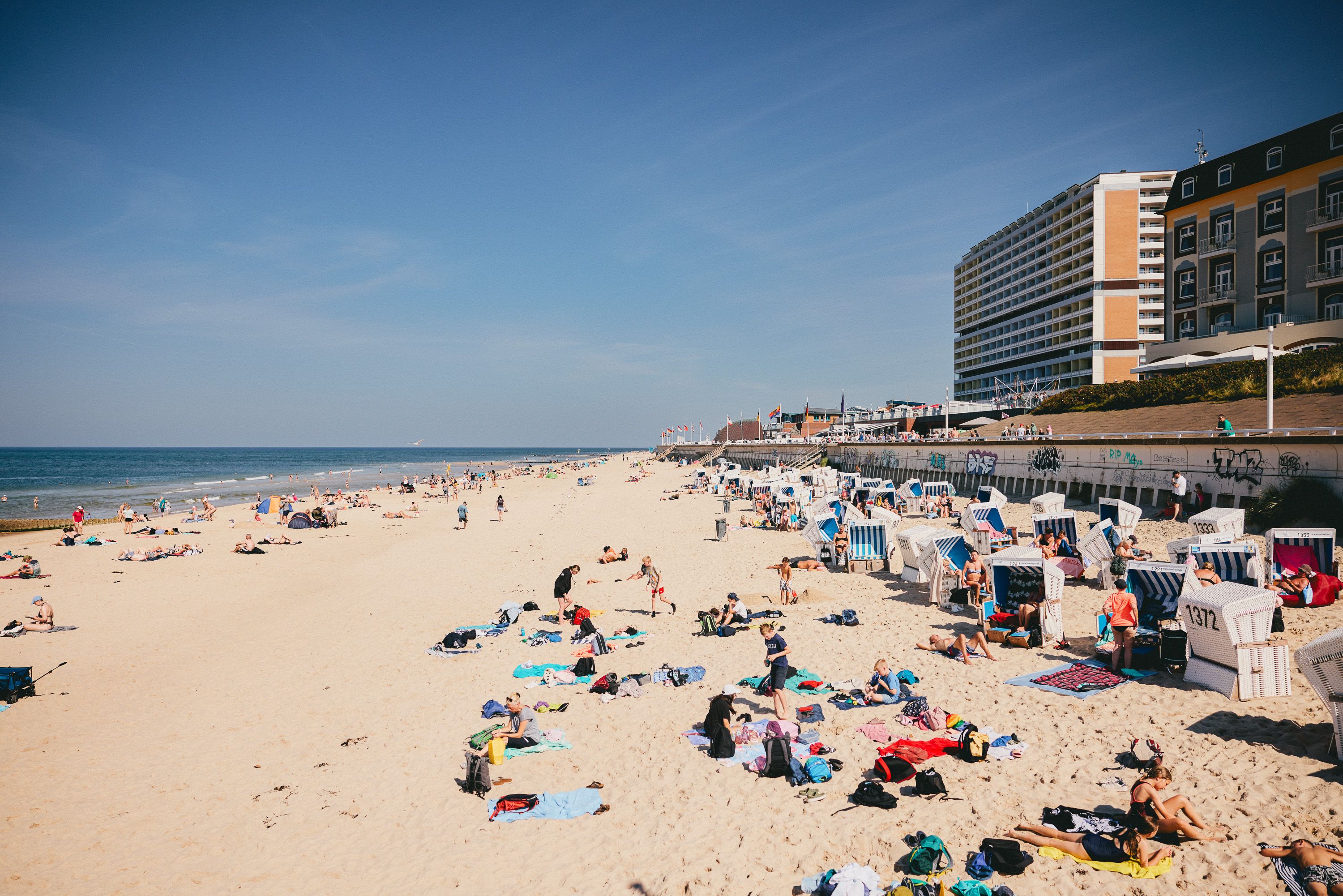 Sonniger Tag am Weststrand