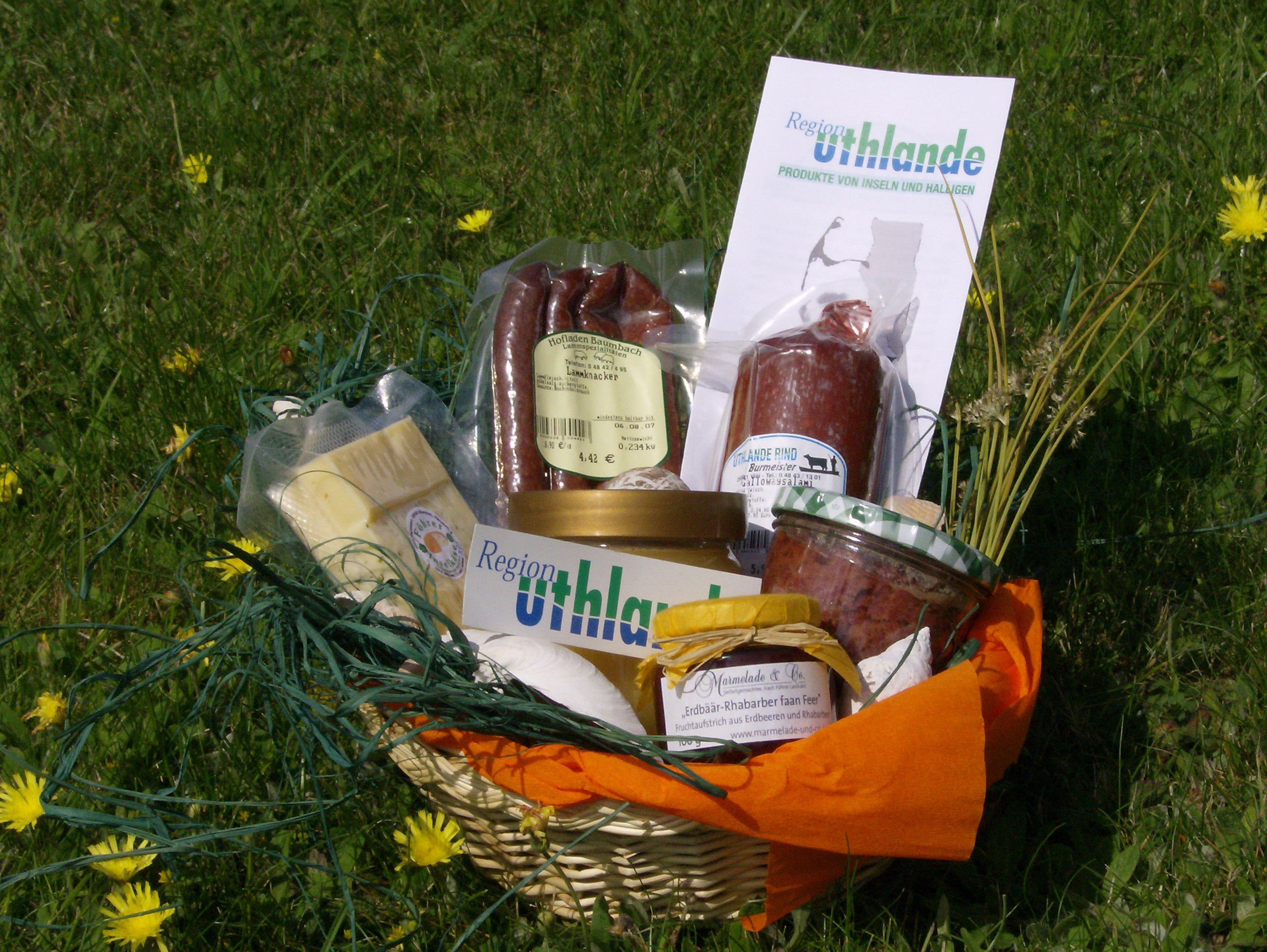 Einige regionale Produkte der Insel- und Halligwelt von Nordfriesland werden über die  "Uthlande"-Marke verkauft.