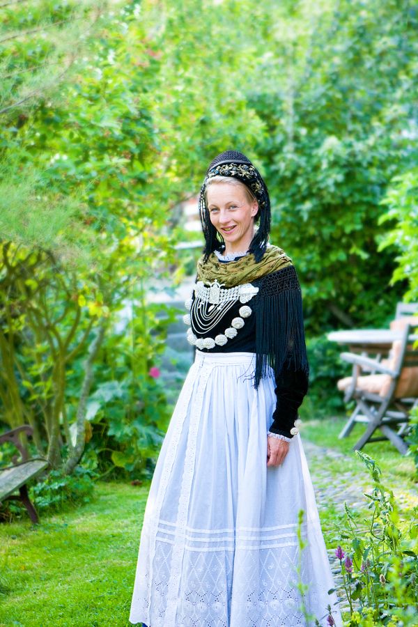 Eine Hoogerin in der Traditionellen Hooger Tracht. Foto: Carlos Arias Enciso