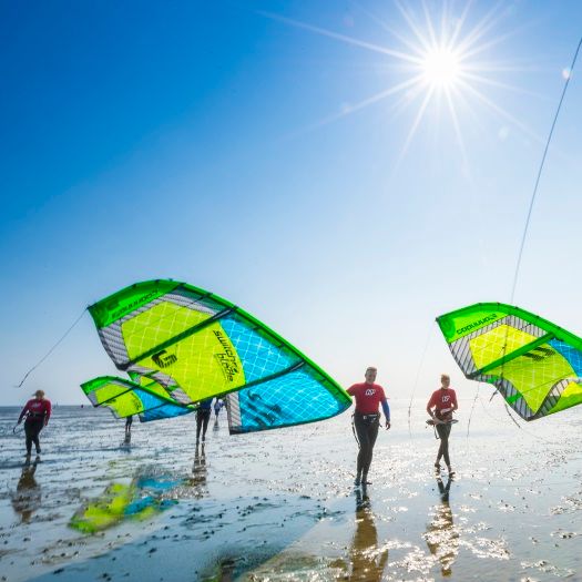 Kitesurfen im Watt vor Büsum