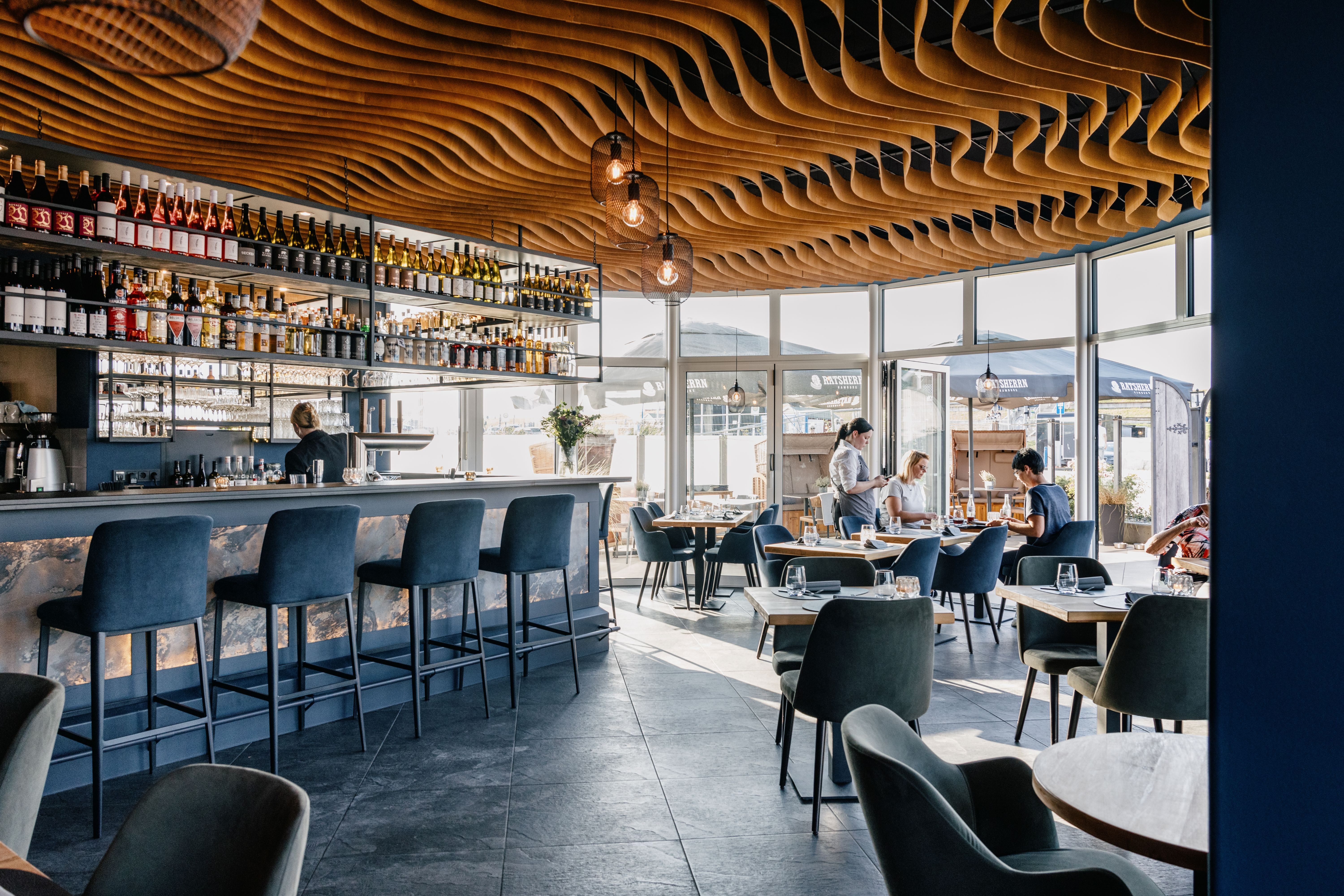 Ein Blick auf das Resturant und den Tresen von Luisas Heimatküche.