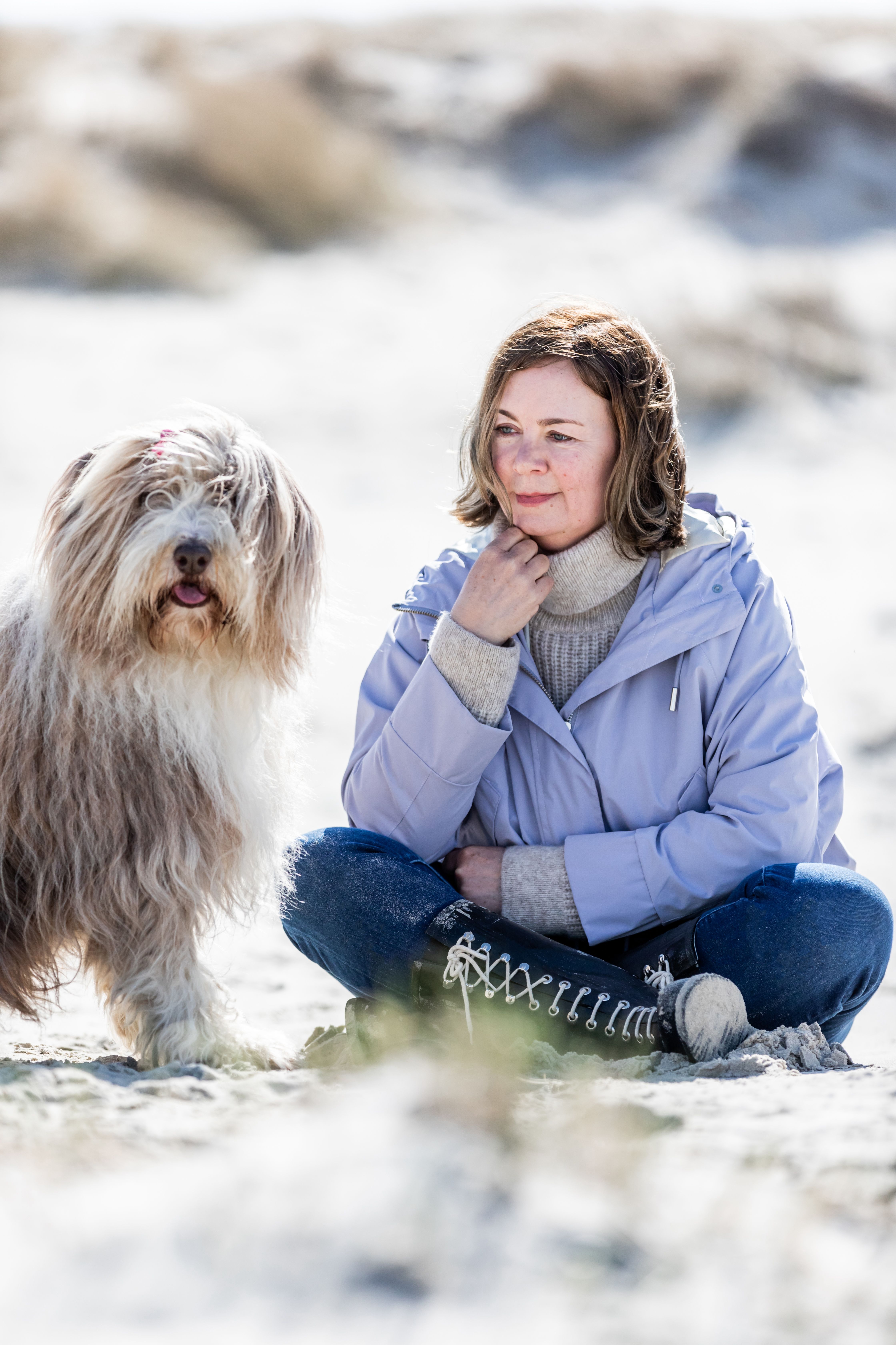 Elke Weiler mit ihrem Hund Julchen