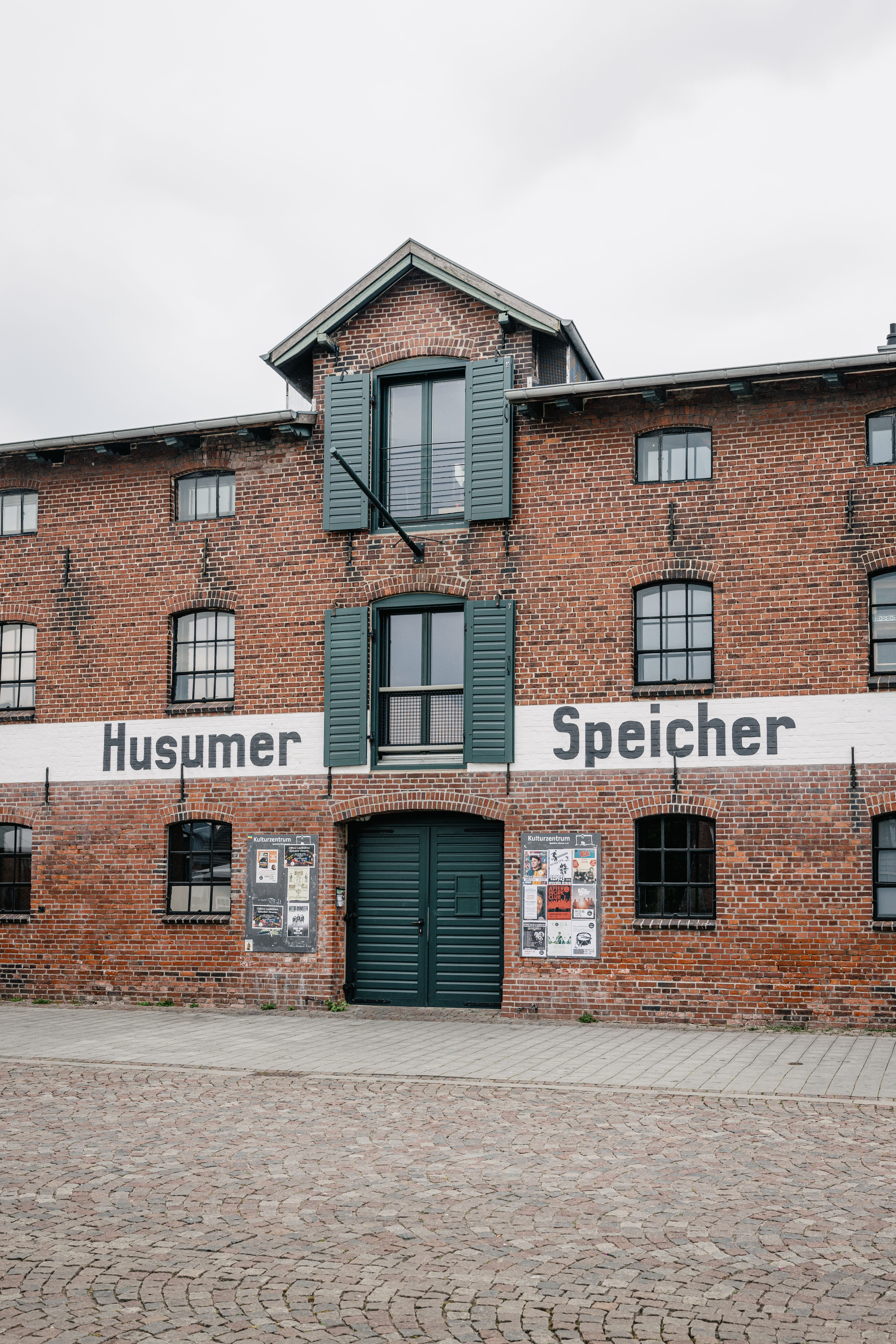 Konzerte, Lesungen, Open-Stages, Yoga, Märkte und vieles mehr bietet das bunte Kulturprogramm des Speichers in Husum