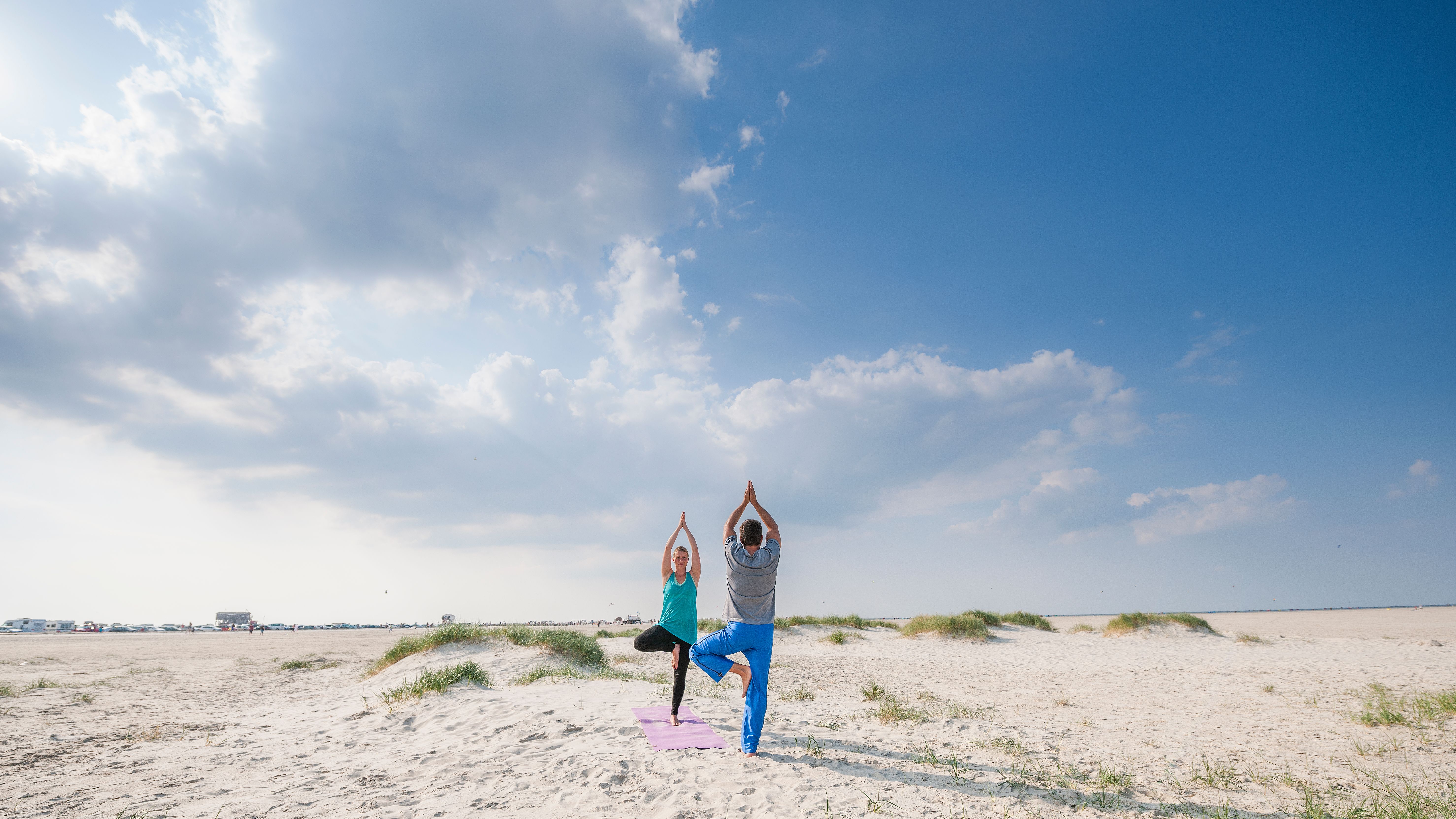 Yoga am Strand von St. Peter-Ording